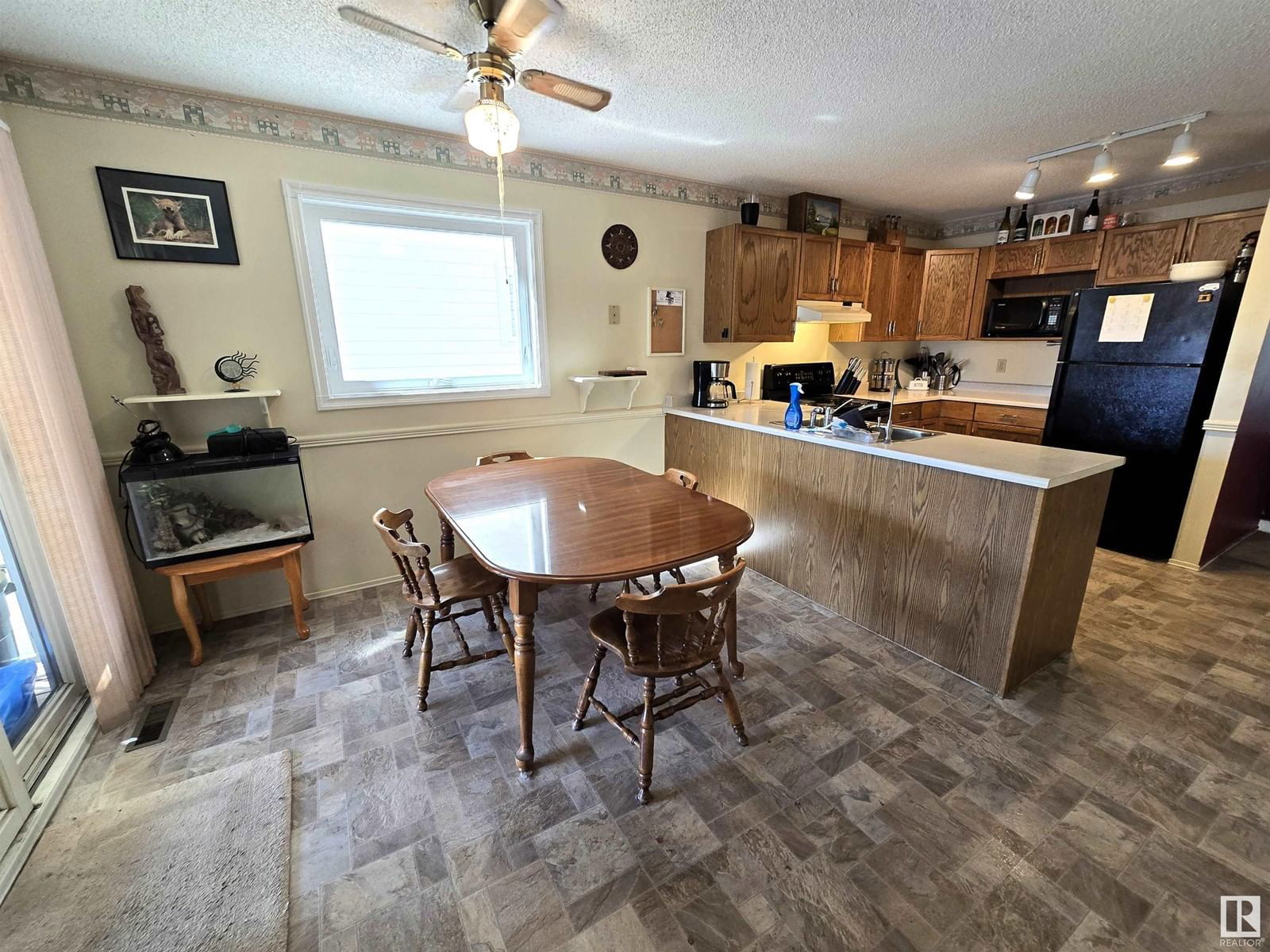 823 JOHNS CL Image 11