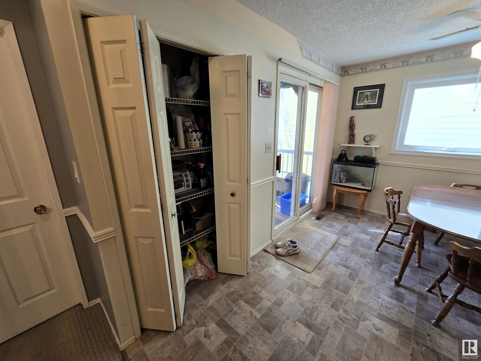 823 JOHNS CL Image 12