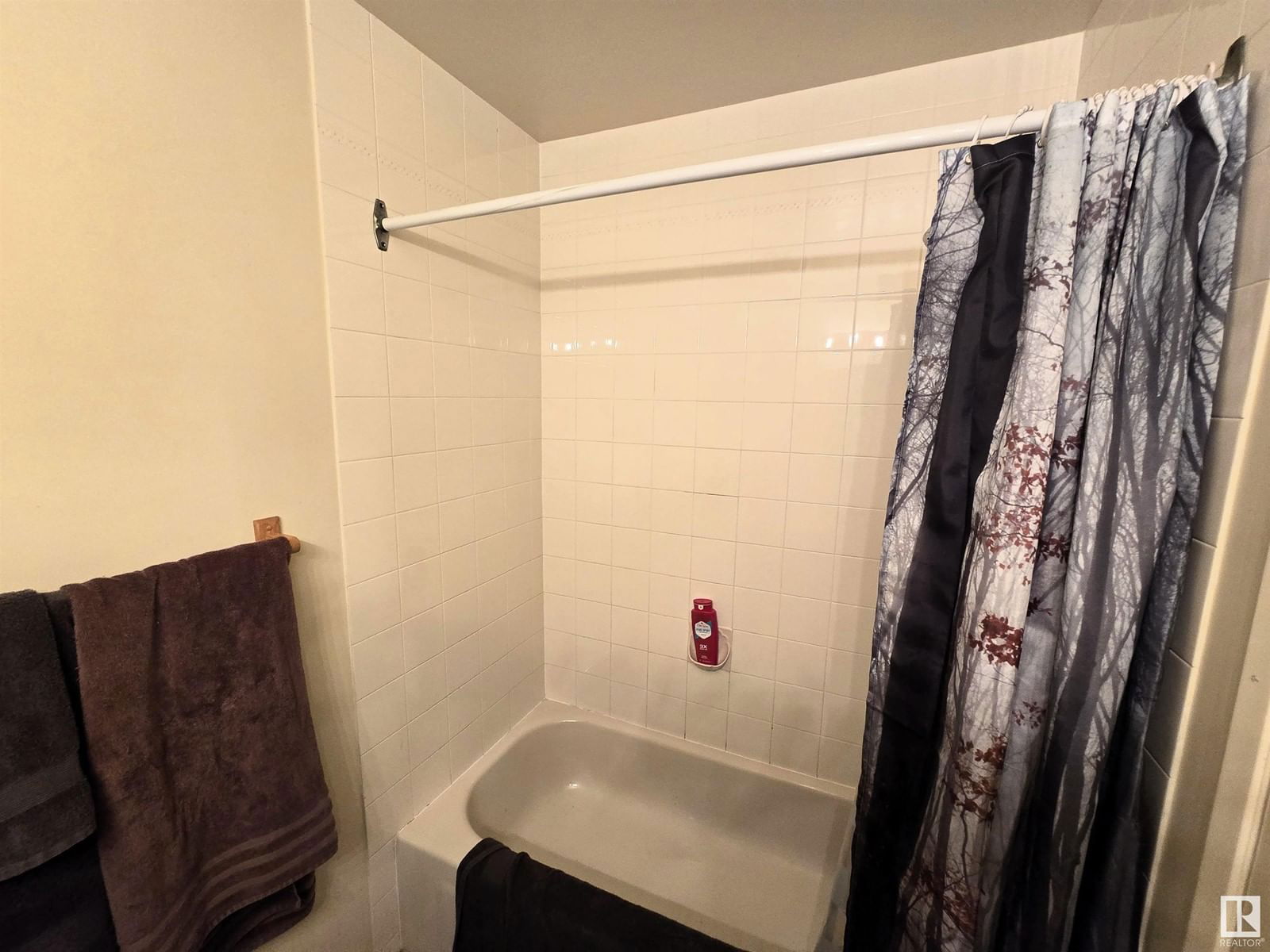 823 JOHNS CL Image 16