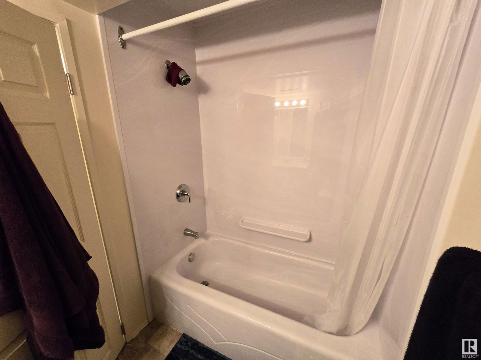 823 JOHNS CL Image 24