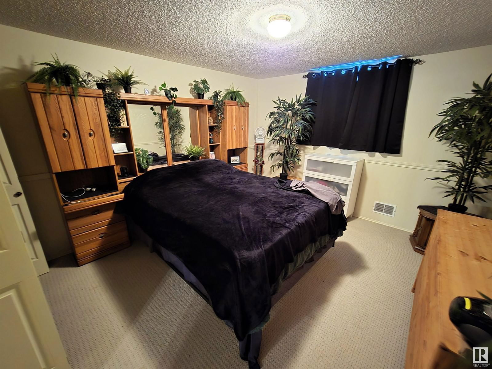 823 JOHNS CL Image 25