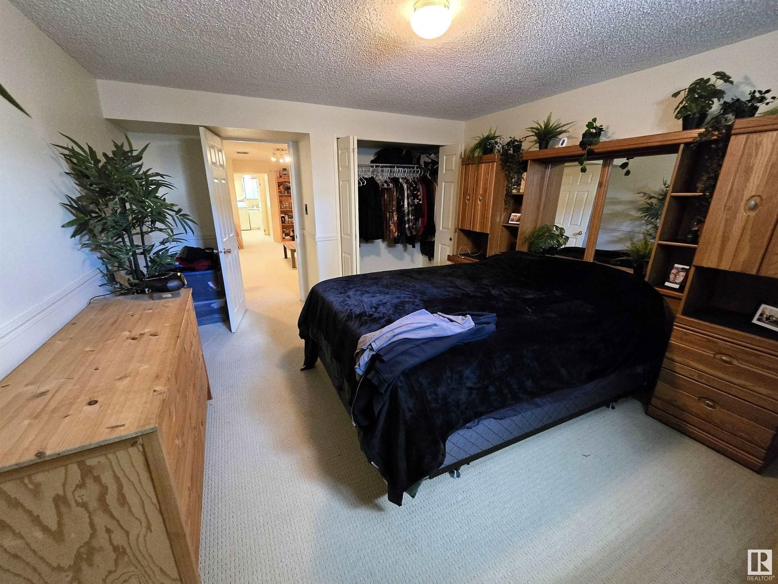 823 JOHNS CL Image 26