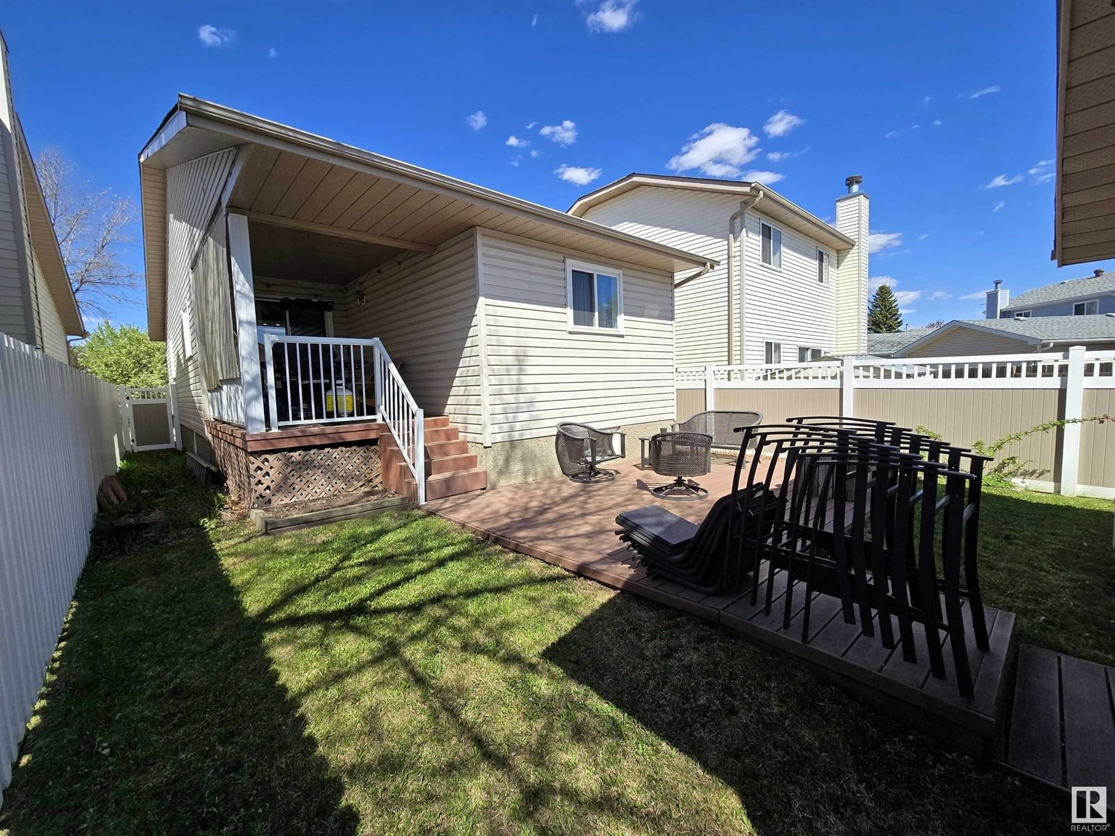 823 JOHNS CL Image 32