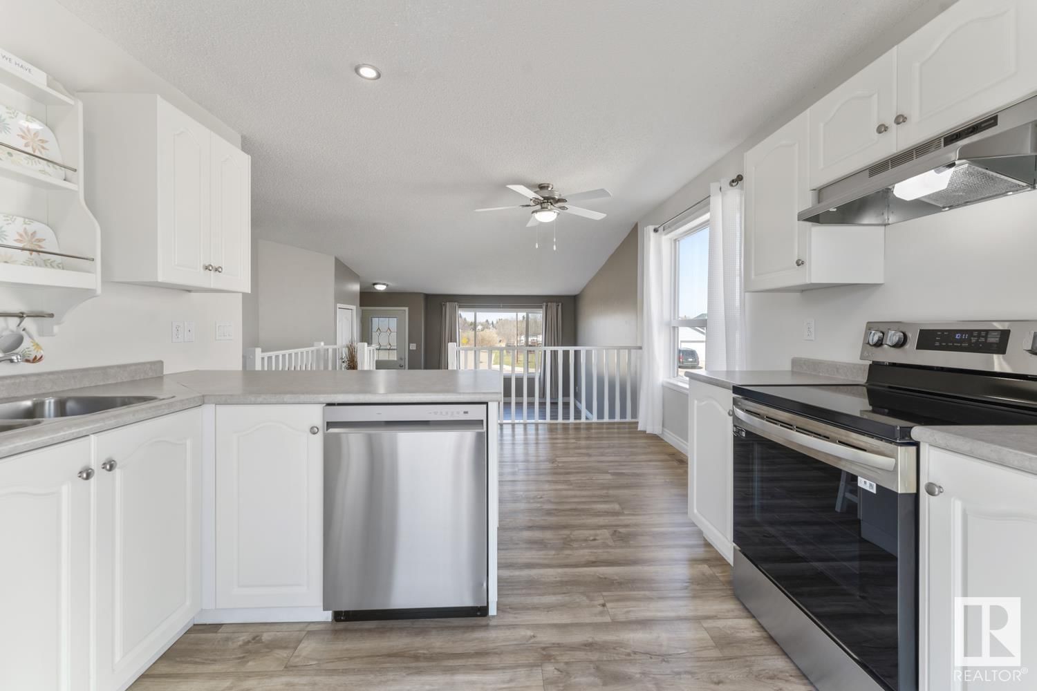 4801 45 ST Image 19