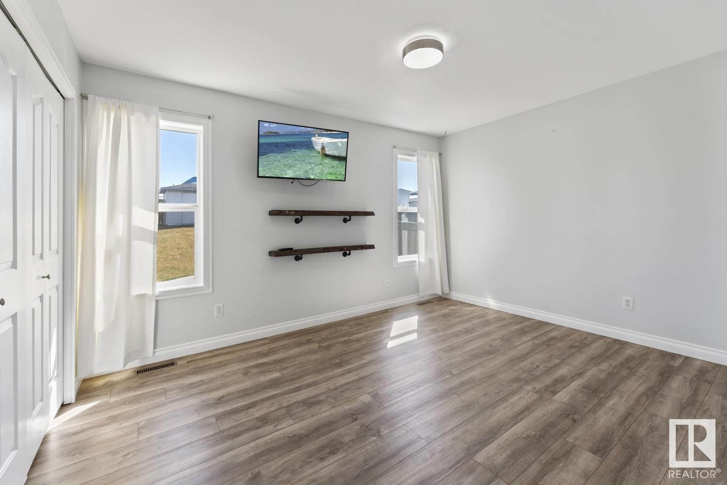 4801 45 ST Image 20