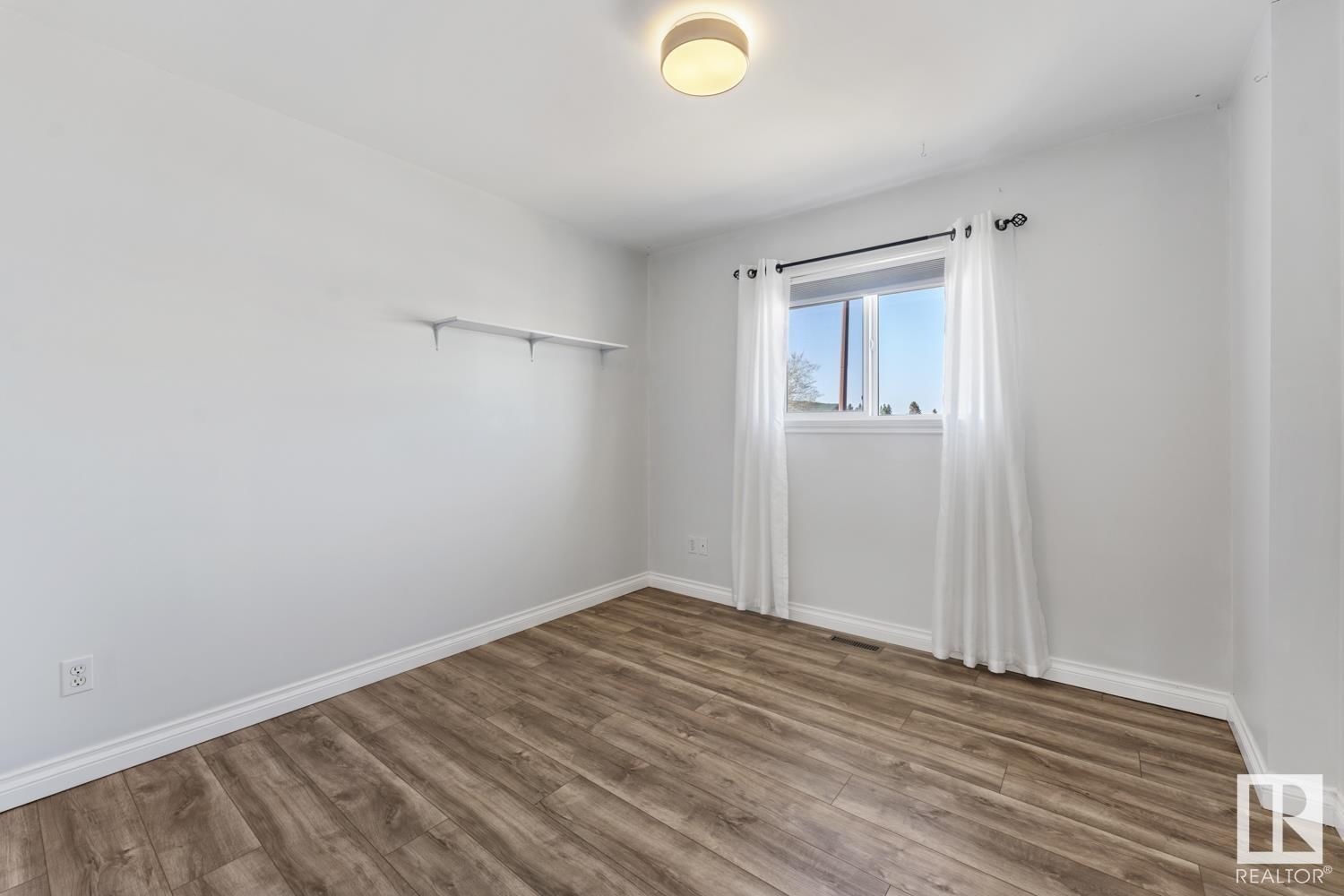 4801 45 ST Image 23