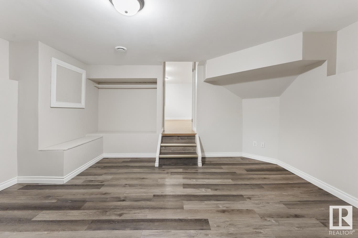 4801 45 ST Image 27