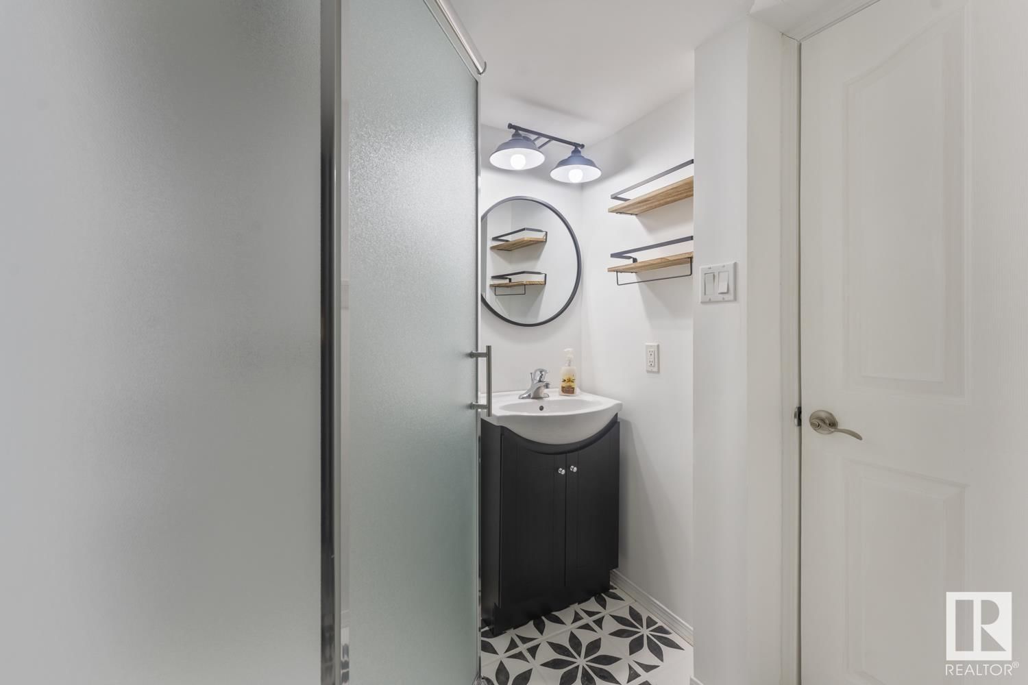 4801 45 ST Image 29