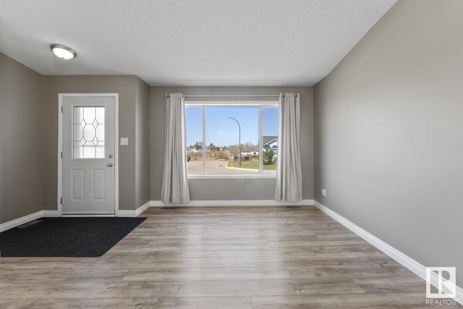 4801 45 ST Image 7