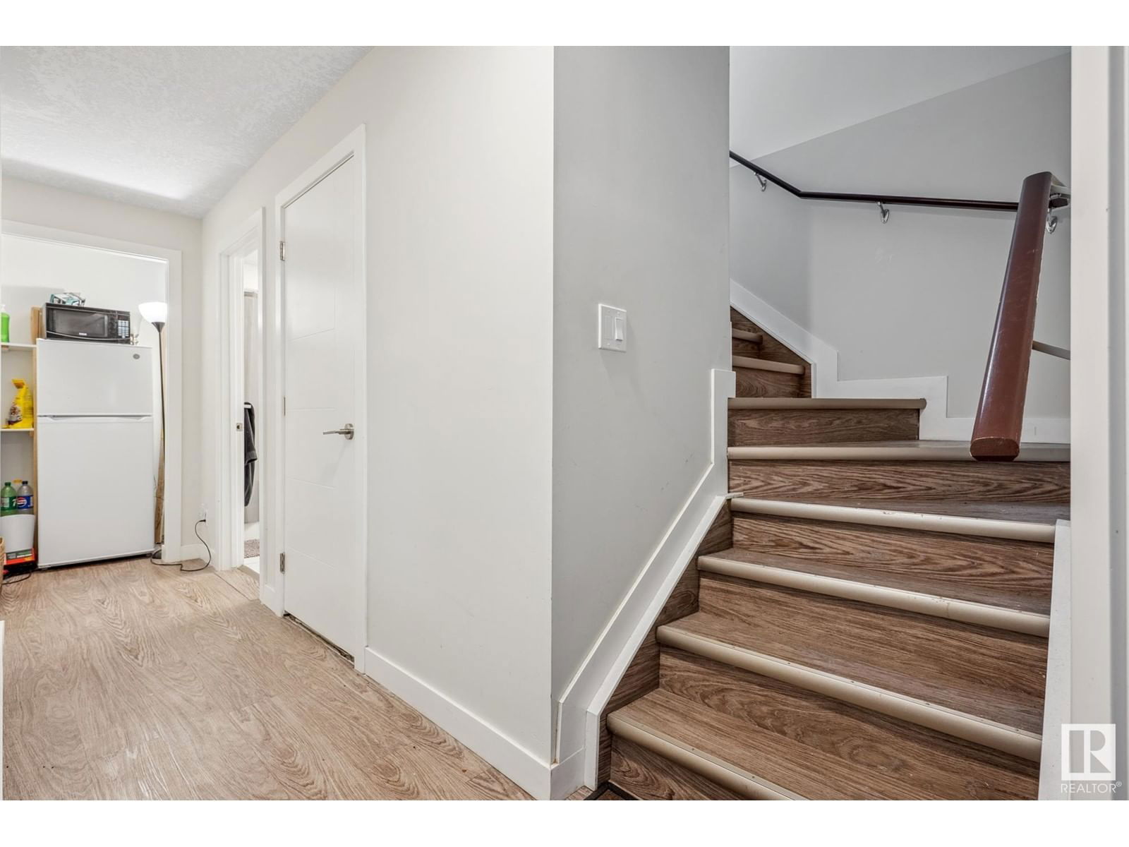 9164 COOPER CR Image 25