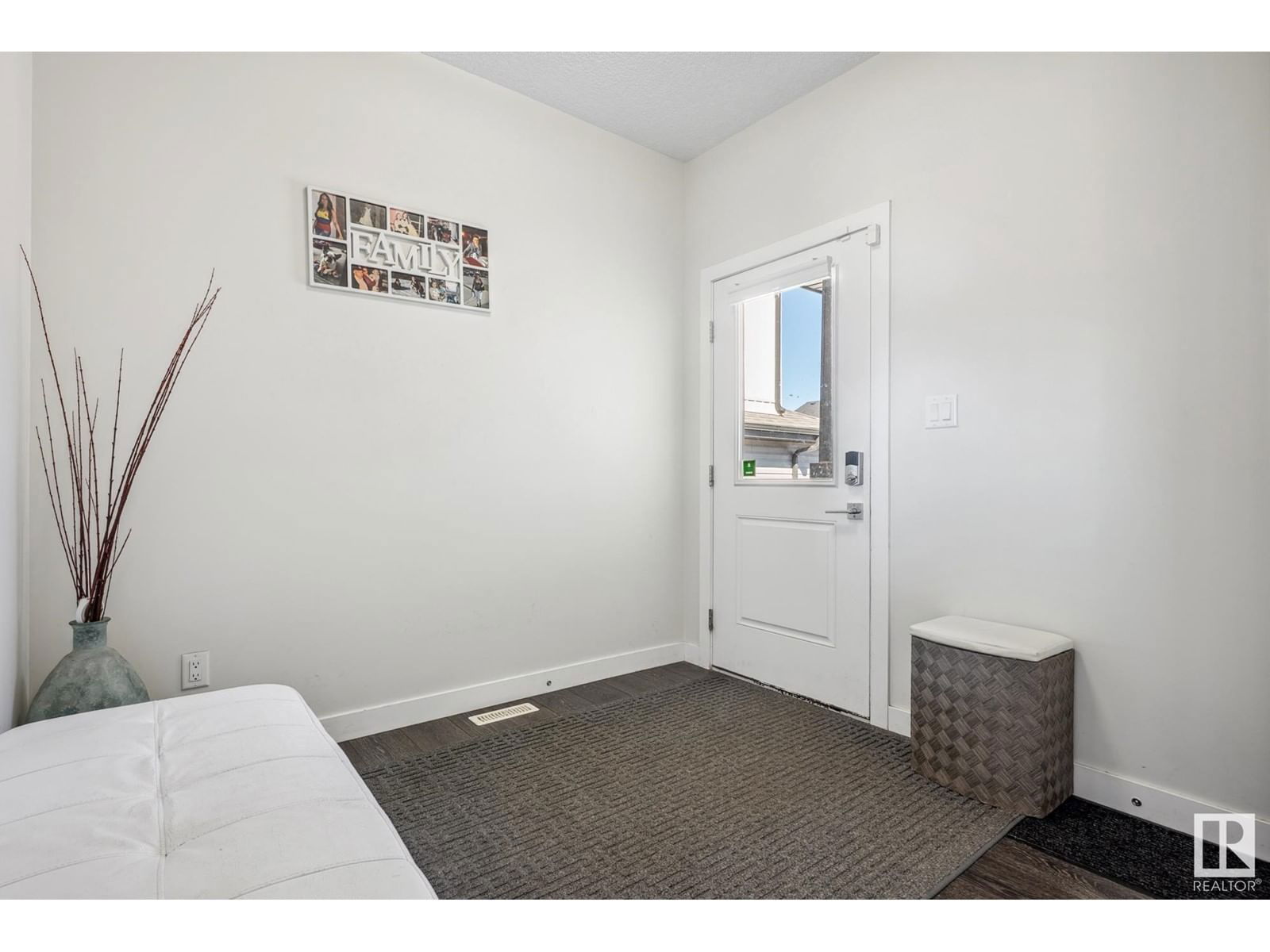 9164 COOPER CR Image 3