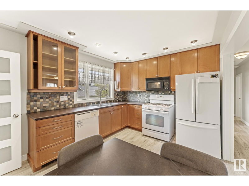 16427 105 Av Nw Edmonton, Alberta