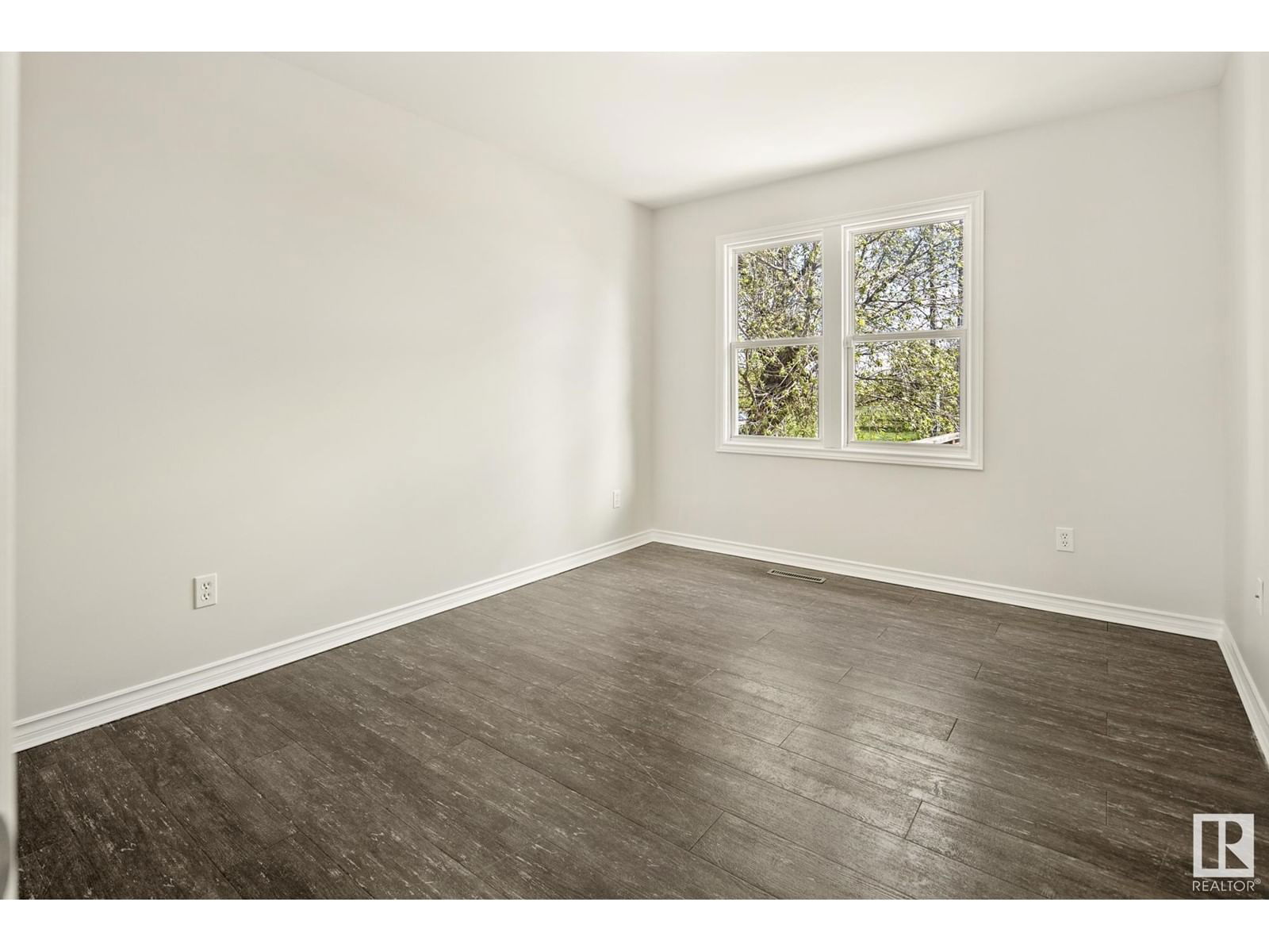Nw - 12722 113a St Edmonton, Alberta