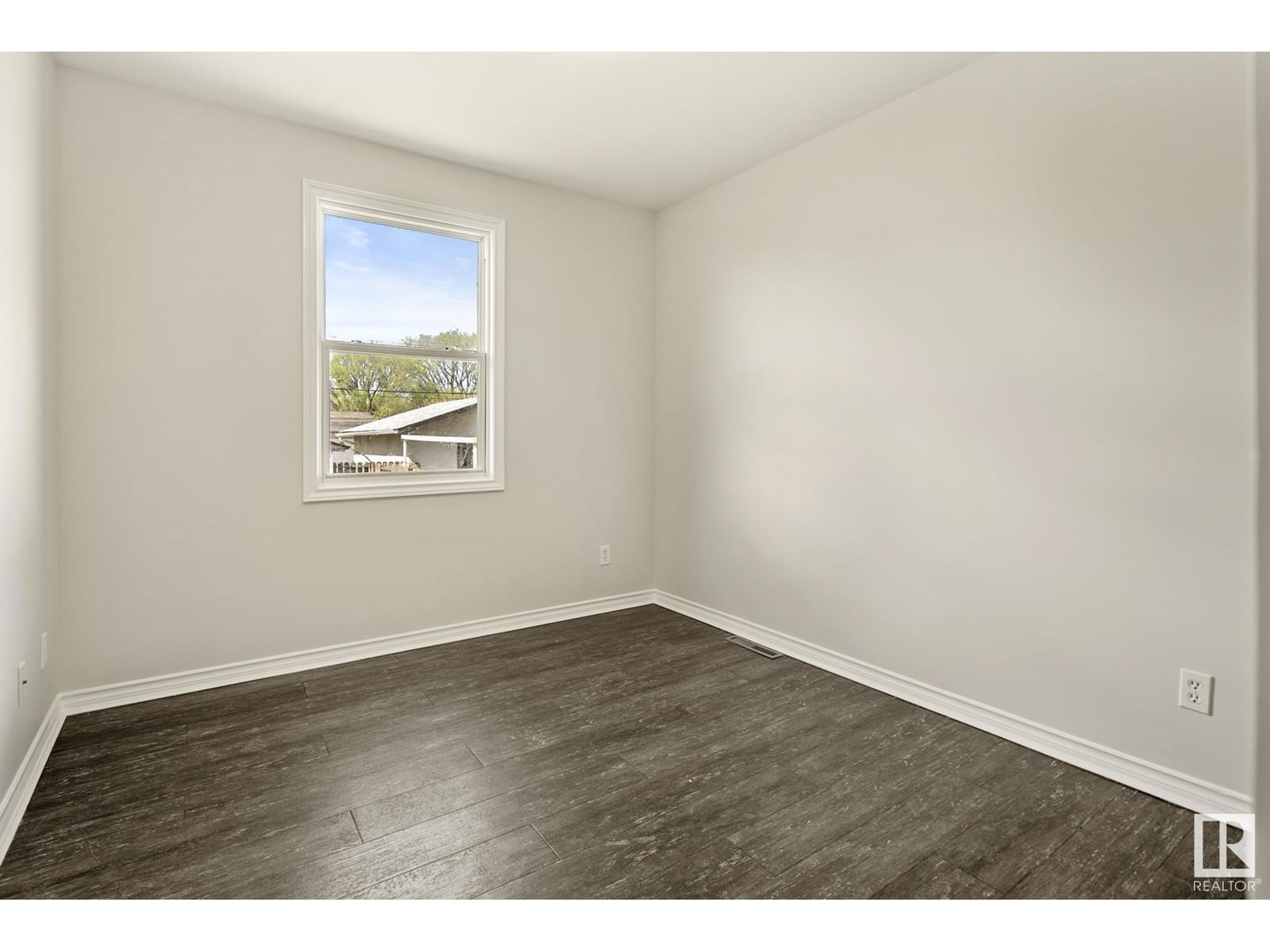 Nw - 12722 113a St Edmonton, Alberta