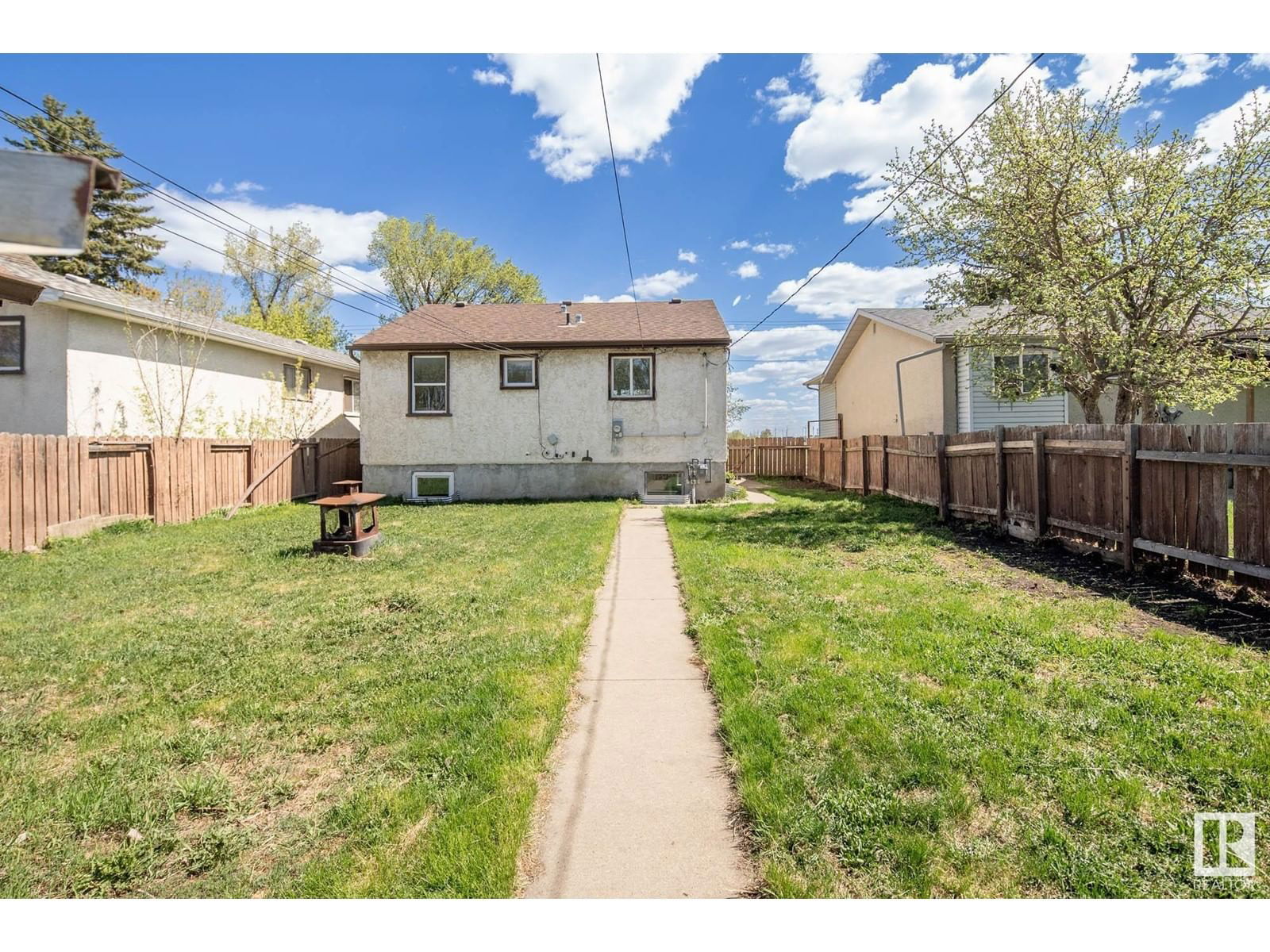 Nw - 12722 113a St Edmonton, Alberta