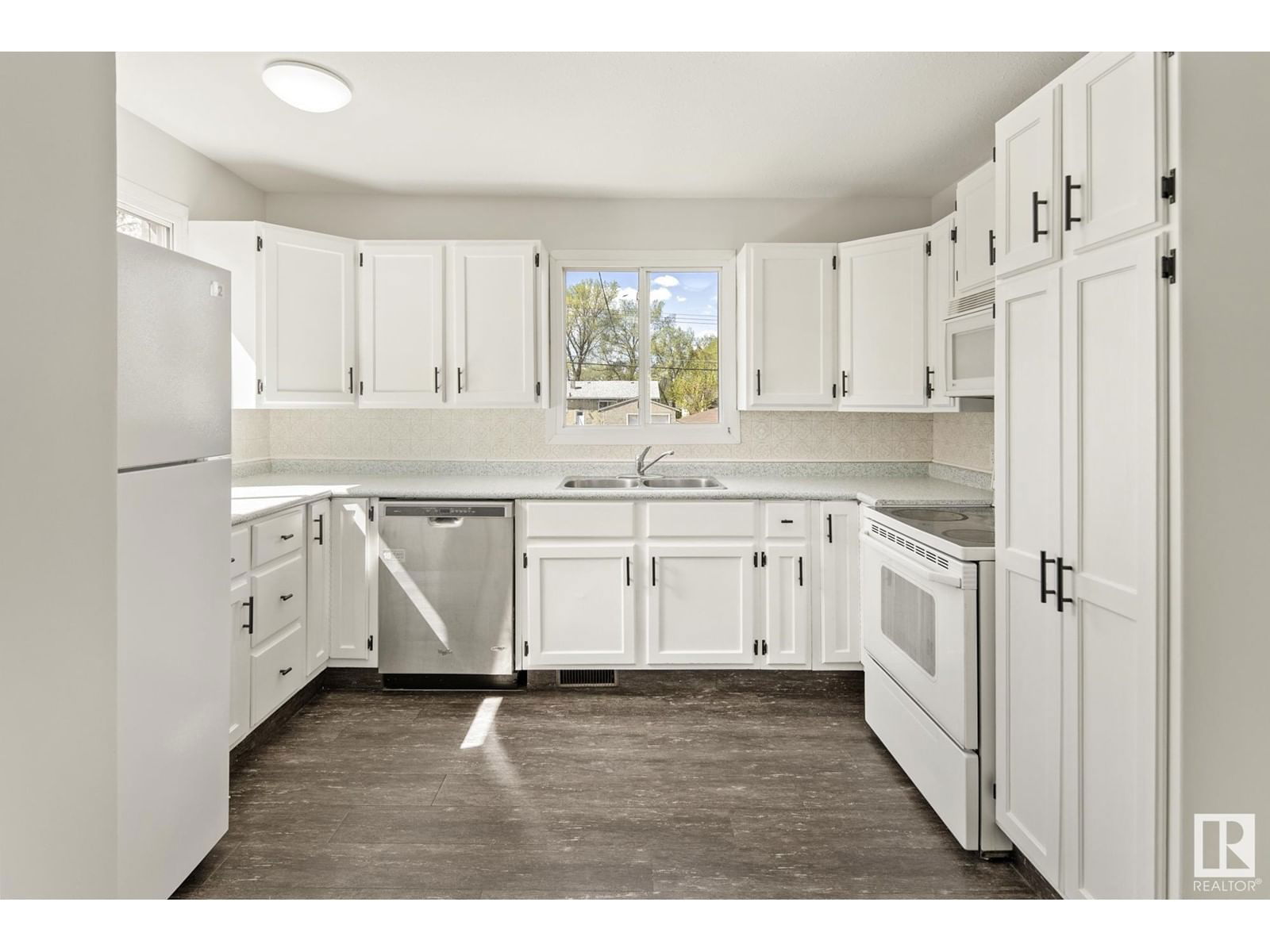 Nw - 12722 113a St Edmonton, Alberta