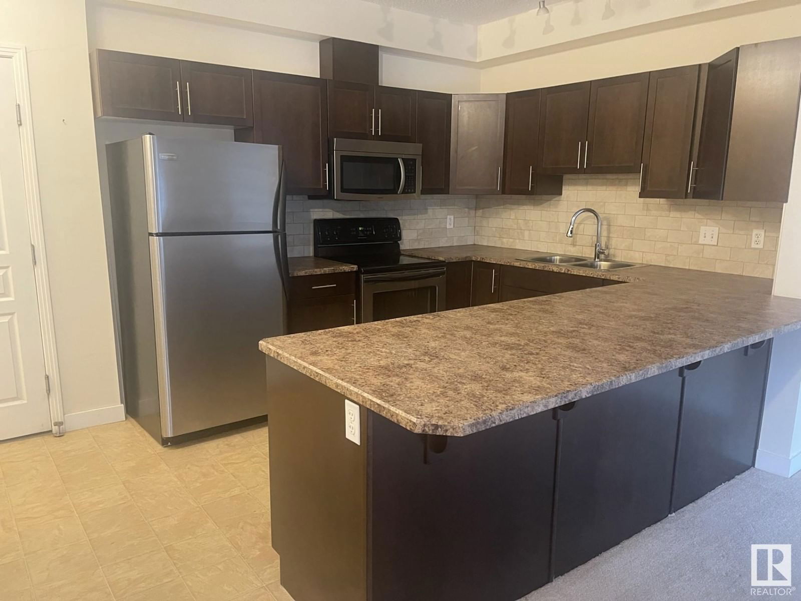 #105 - 2035 GRANTHAM COURT Image 3