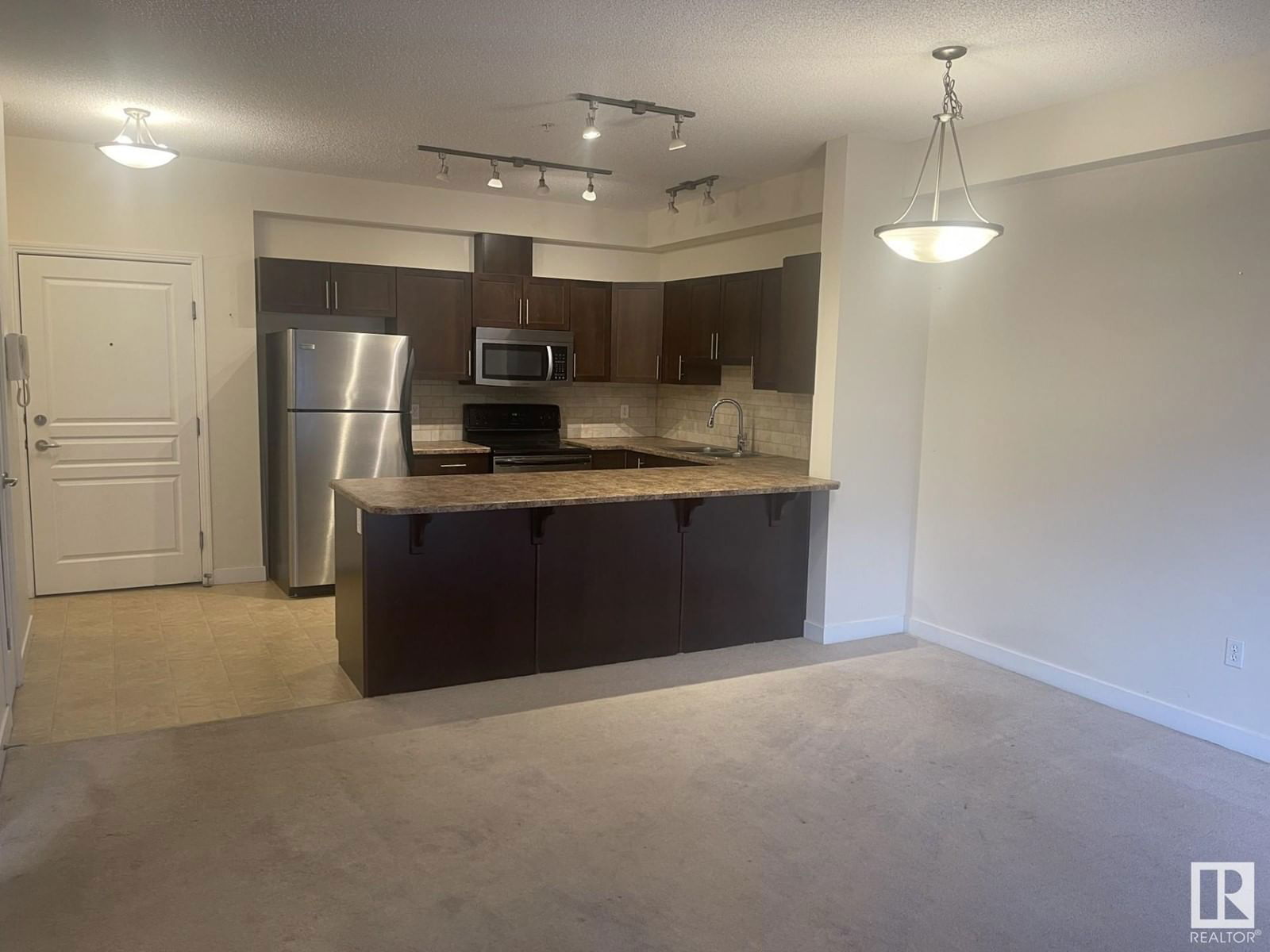 #105 - 2035 GRANTHAM COURT Image 4