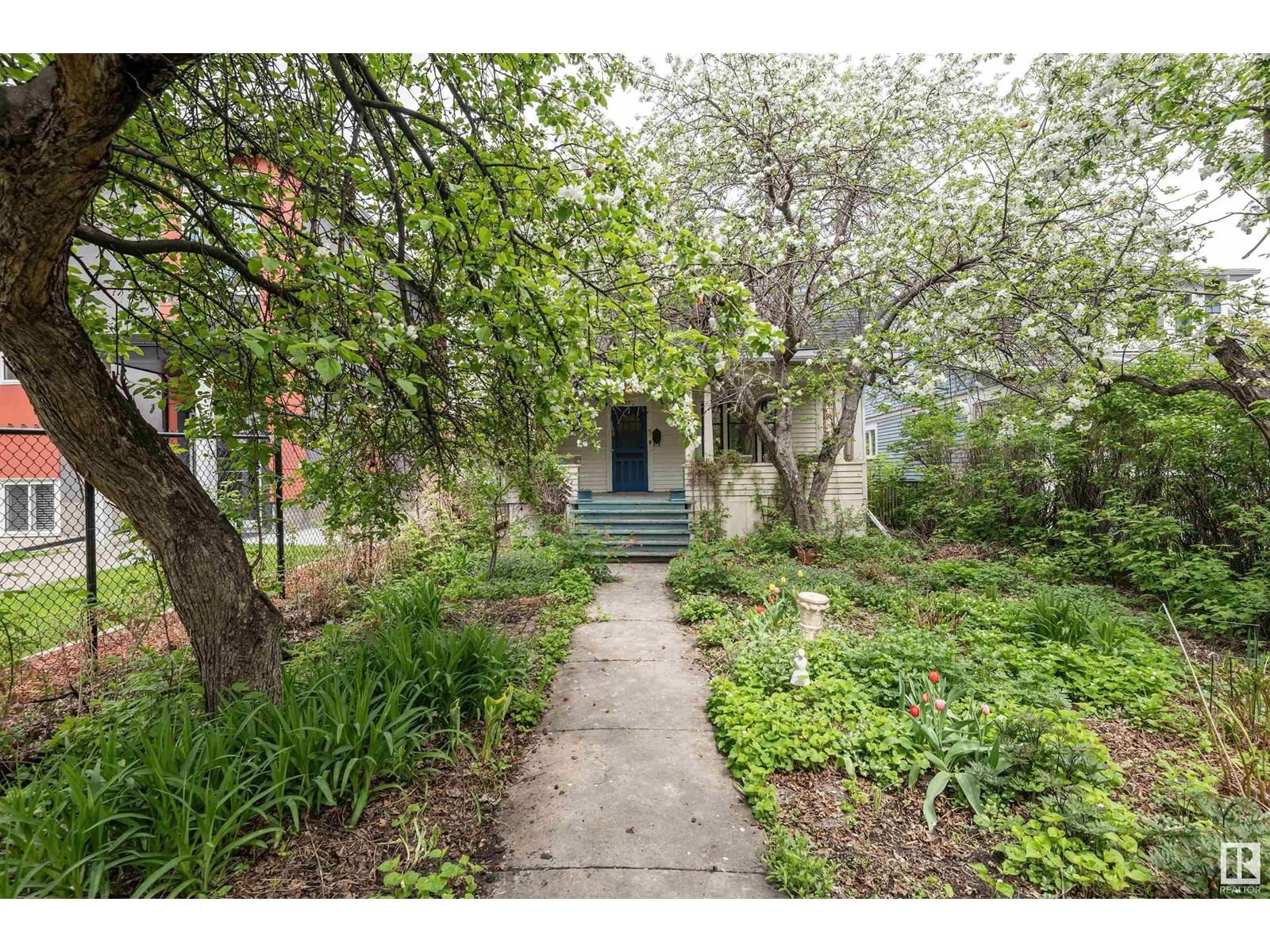 Nw - 9924 87 Av Edmonton, Alberta