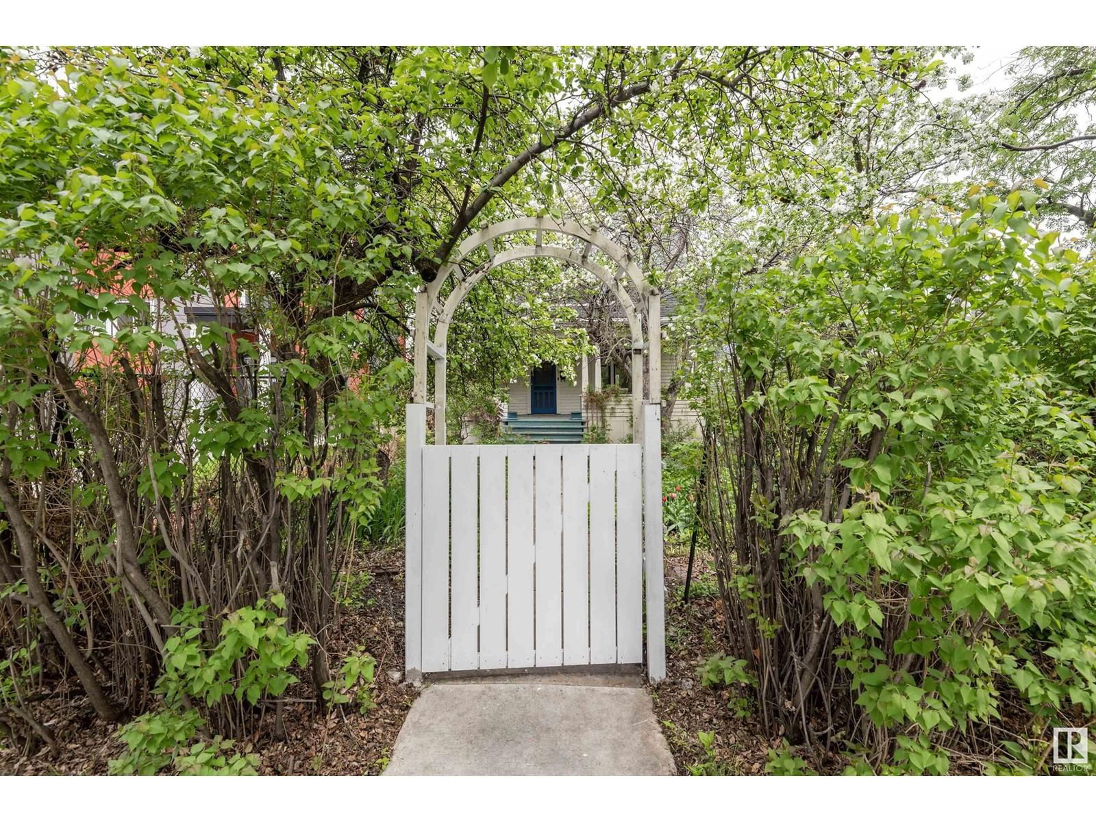 Nw - 9924 87 Av Edmonton, Alberta