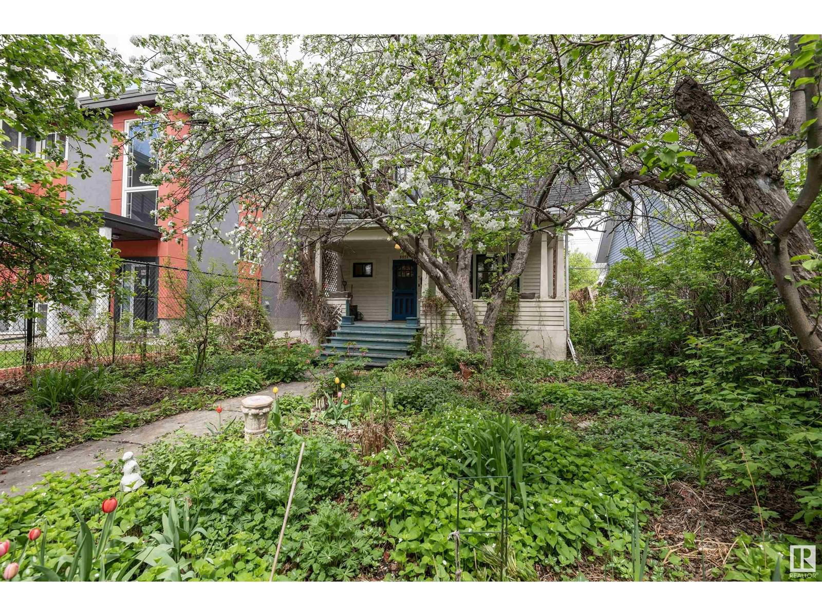 Nw - 9924 87 Av Edmonton, Alberta