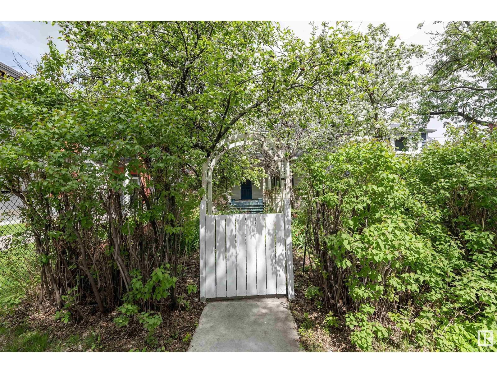 Nw - 9924 87 Av Edmonton, Alberta