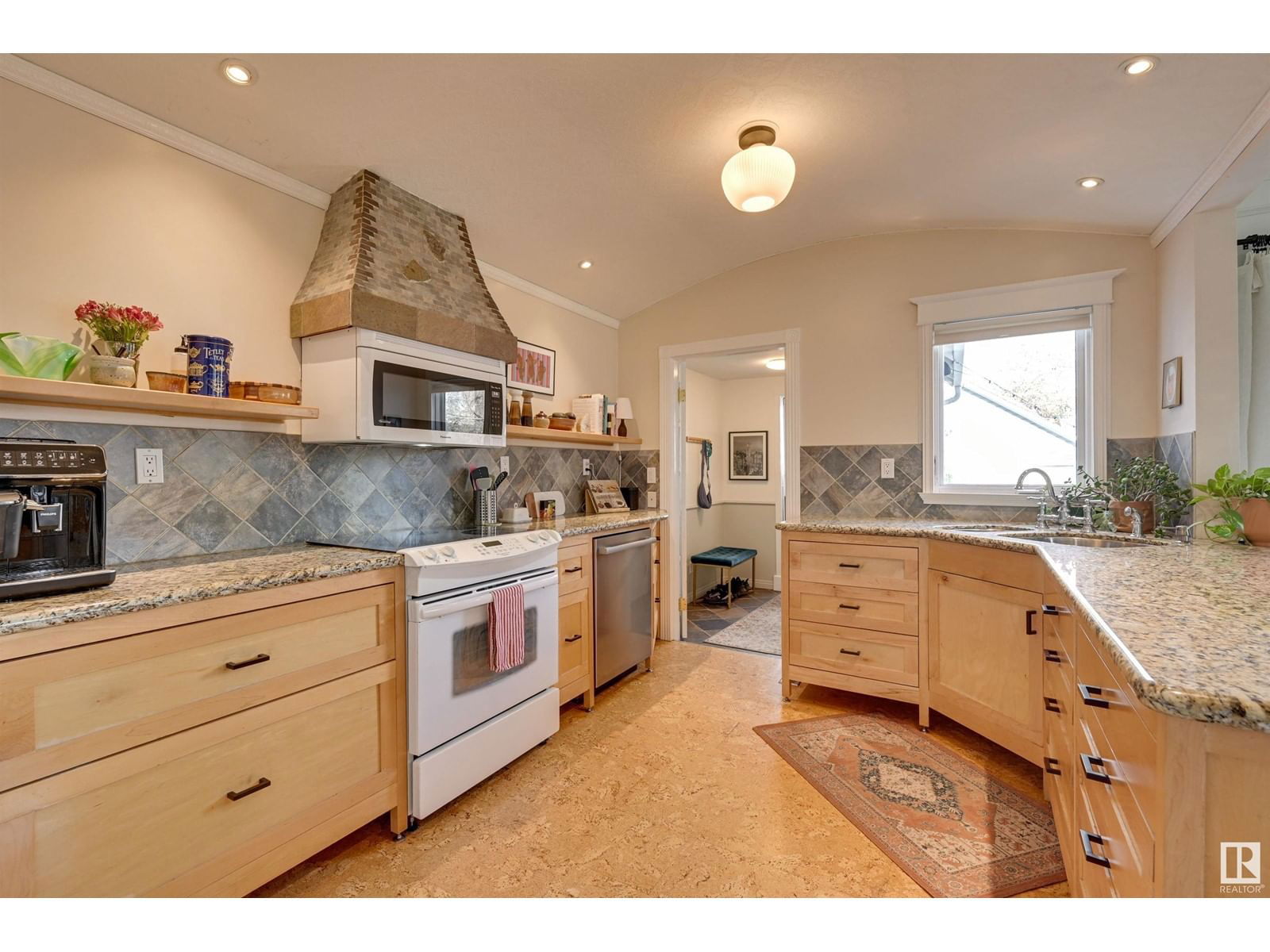 7009 105a St Nw Edmonton, Alberta