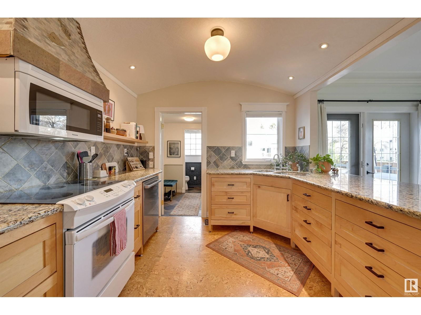 7009 105a St Nw Edmonton, Alberta