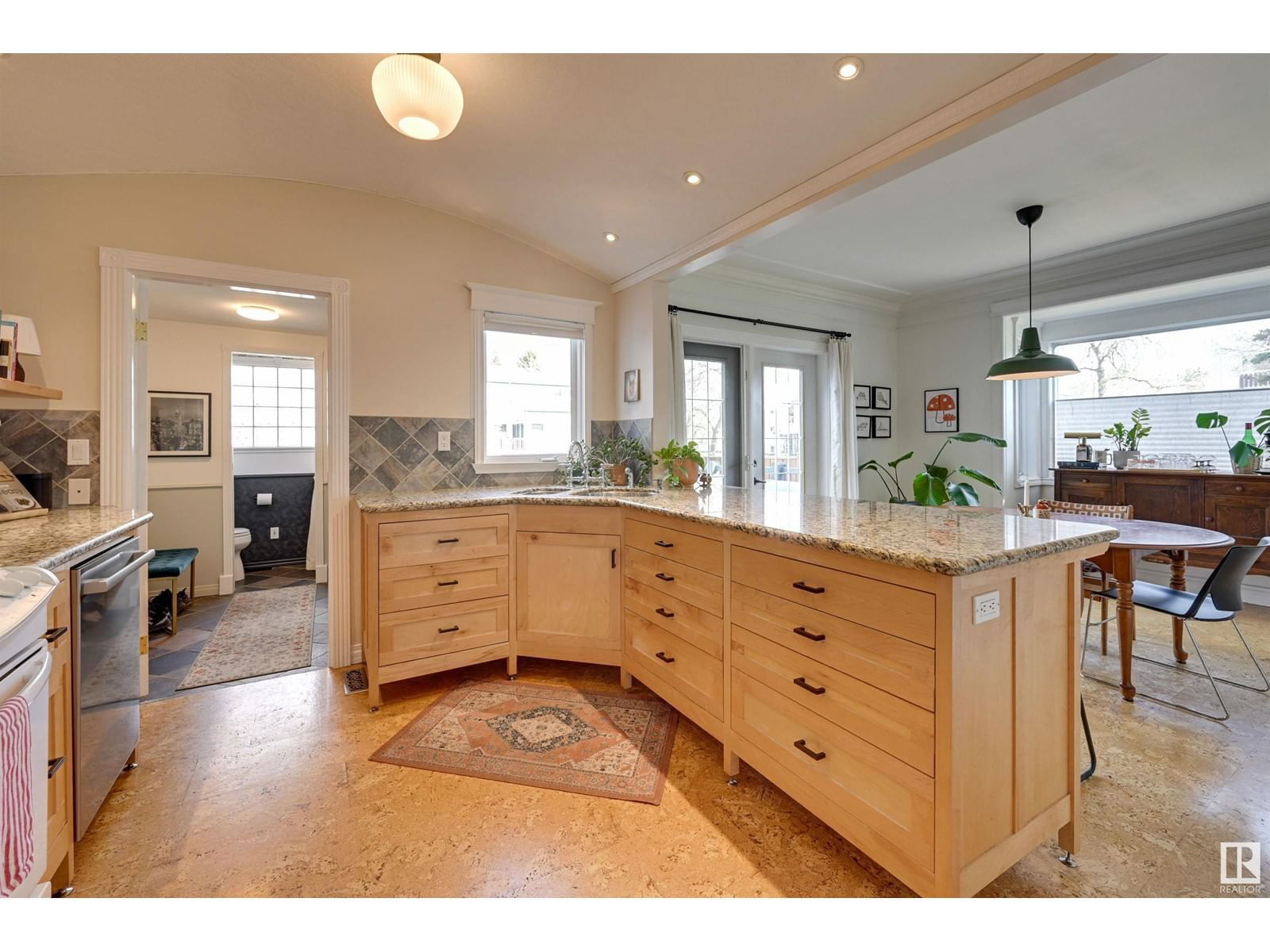 7009 105a St Nw Edmonton, Alberta
