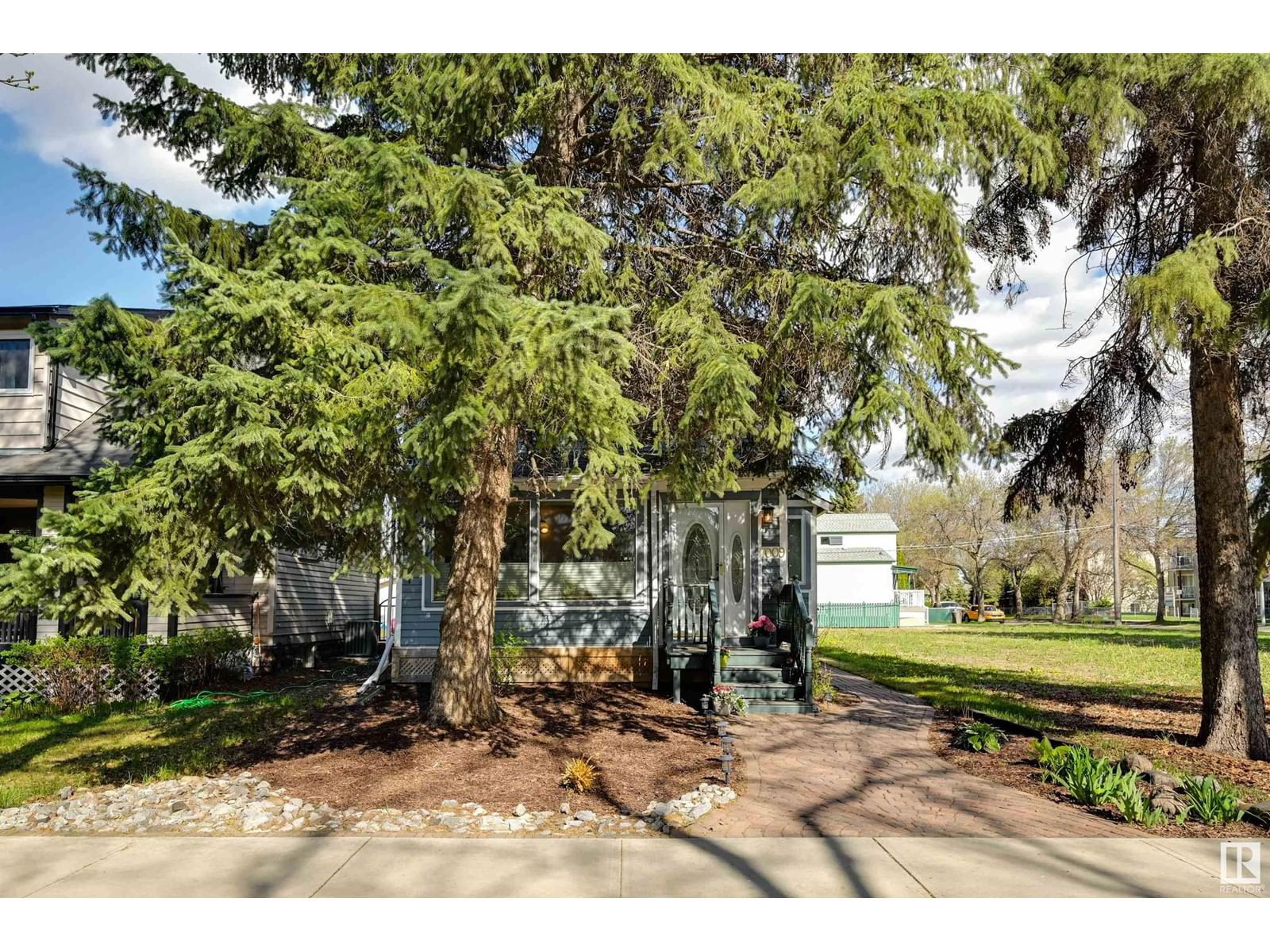 7009 105a St Nw Edmonton, Alberta