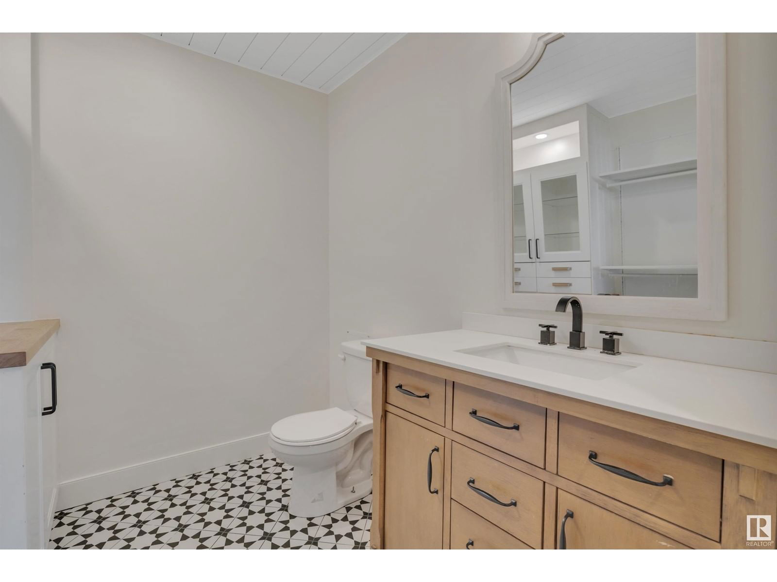 1210 109 ST Image 15