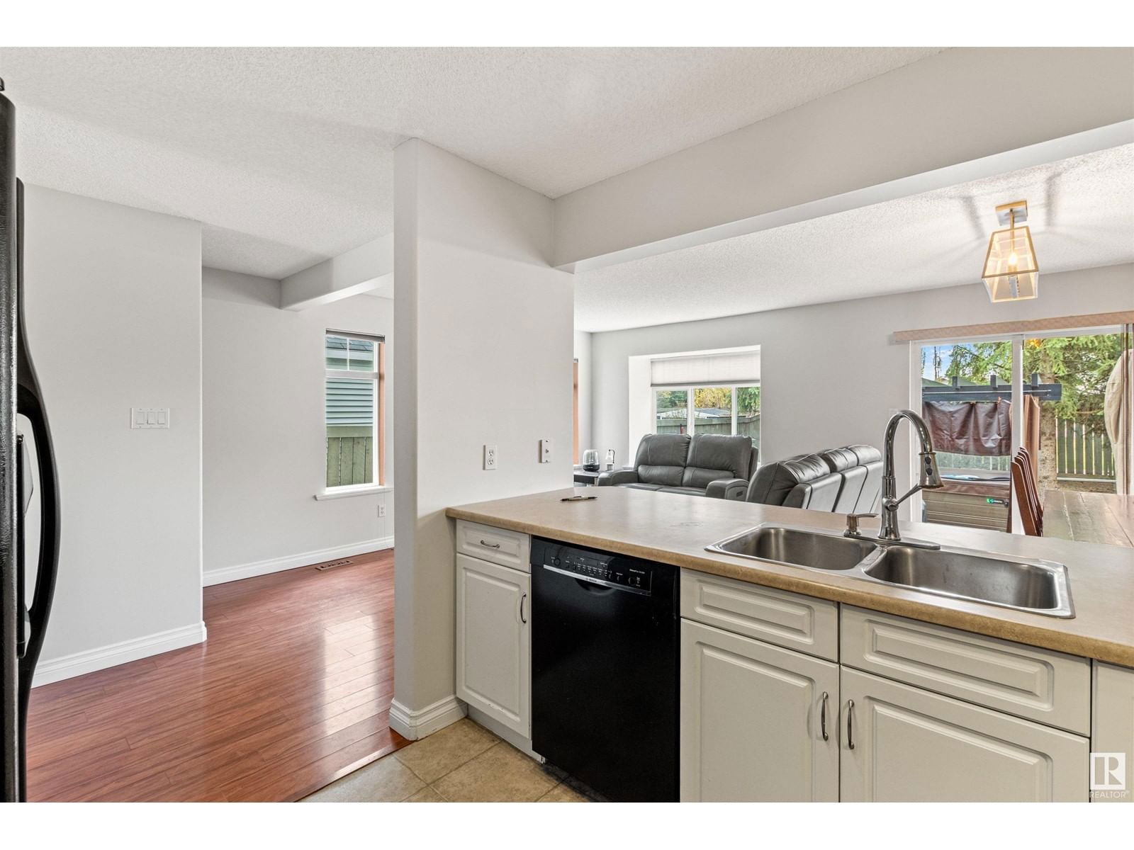 200 - 19 ERIN RIDGE DR Image 12