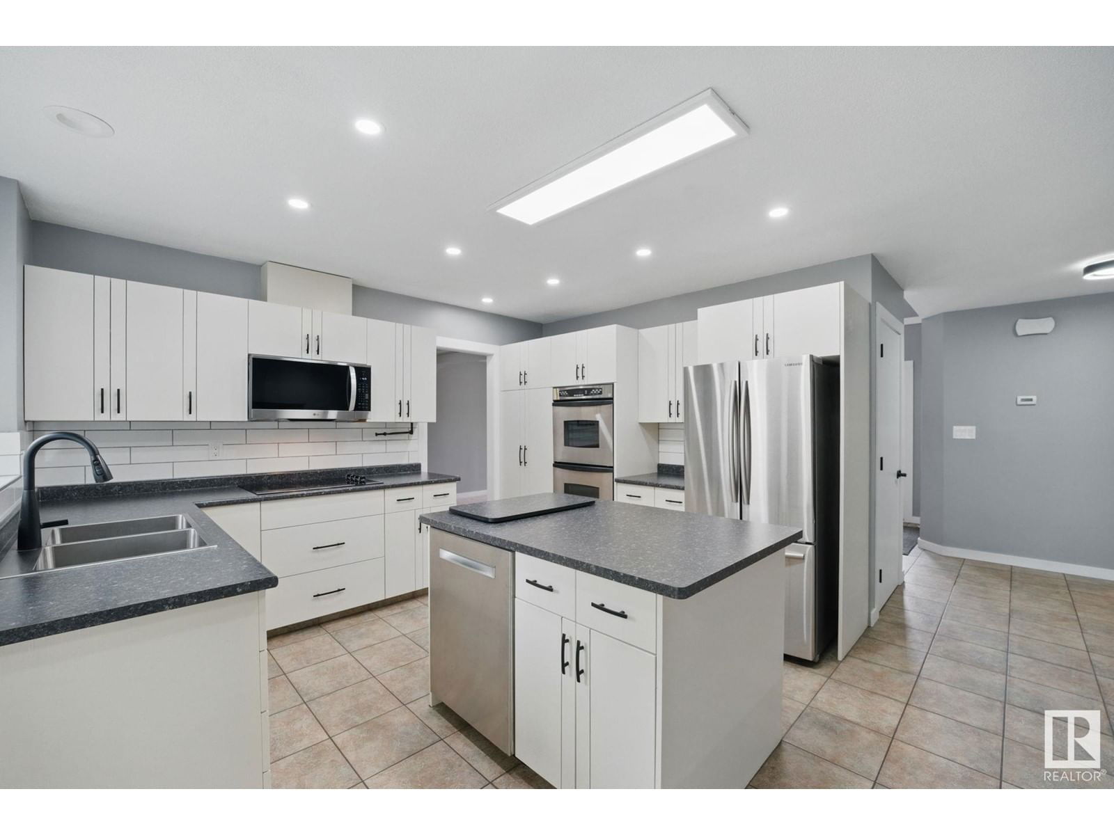 NW - 11019 10 AV Image 13