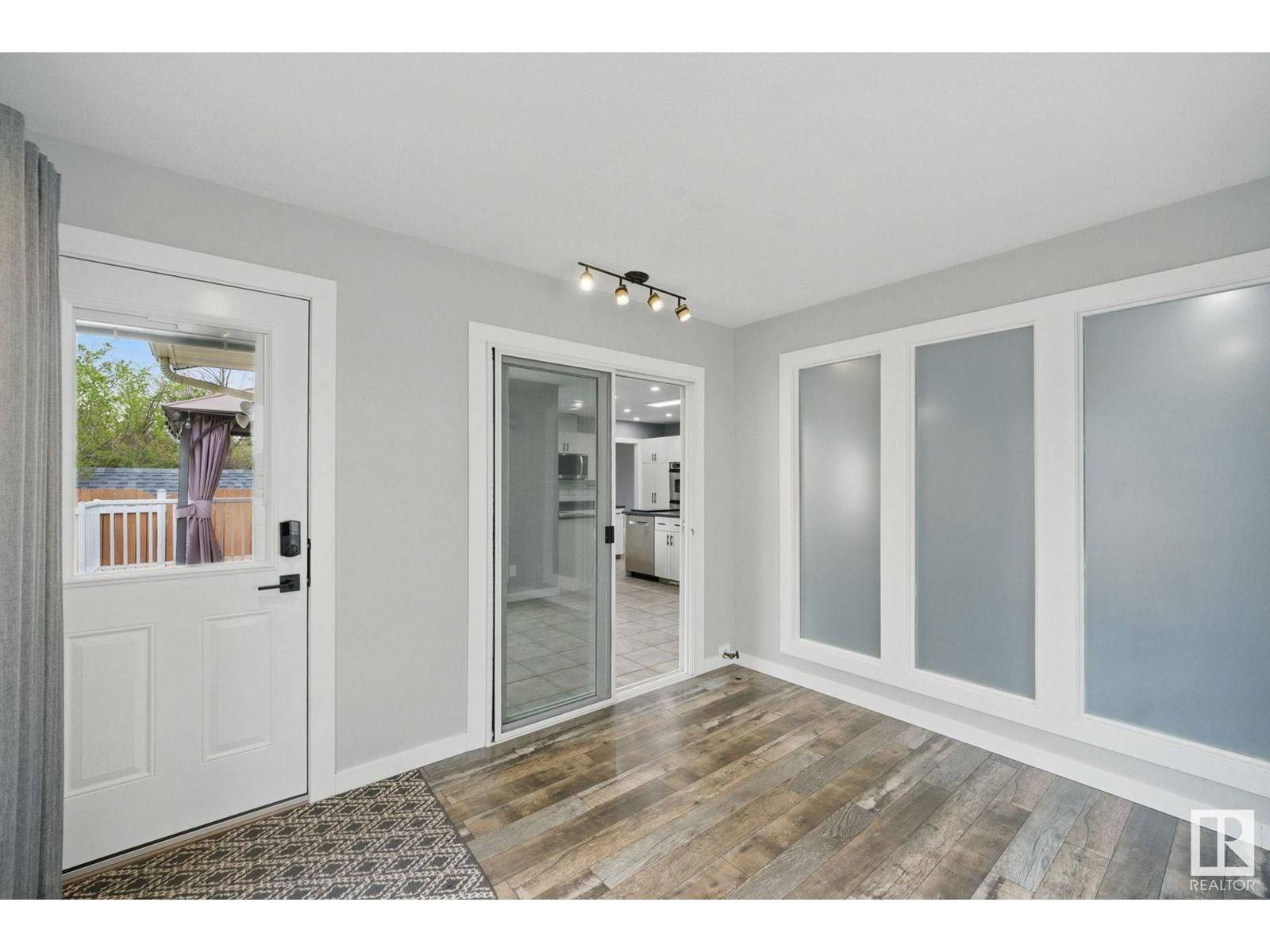NW - 11019 10 AV Image 19