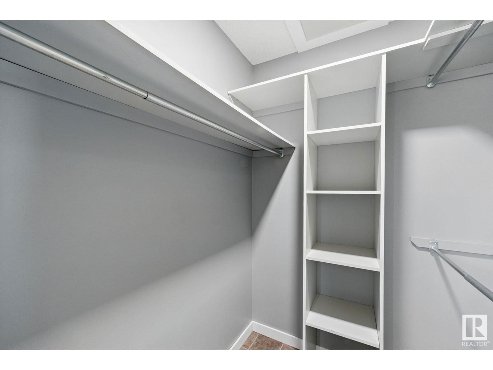 NW - 11019 10 AV Image 32