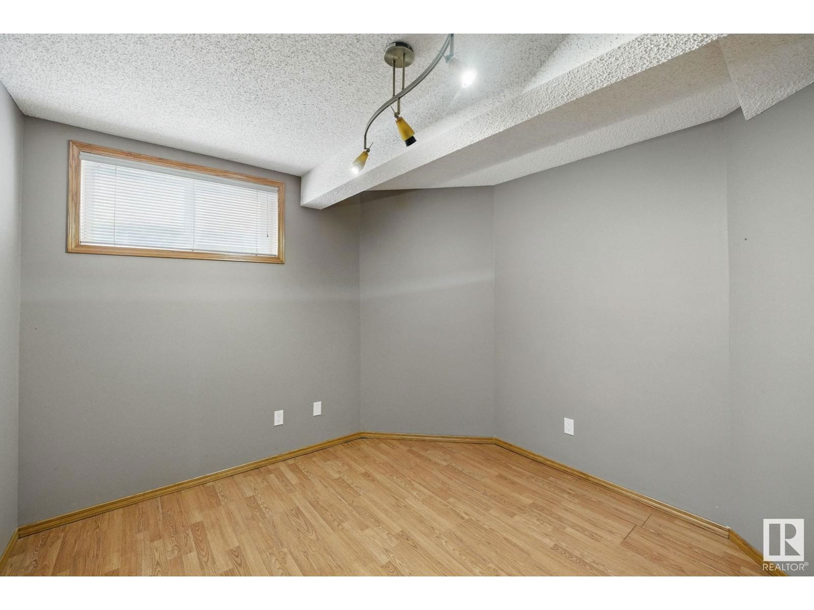 NW - 11019 10 AV Image 39