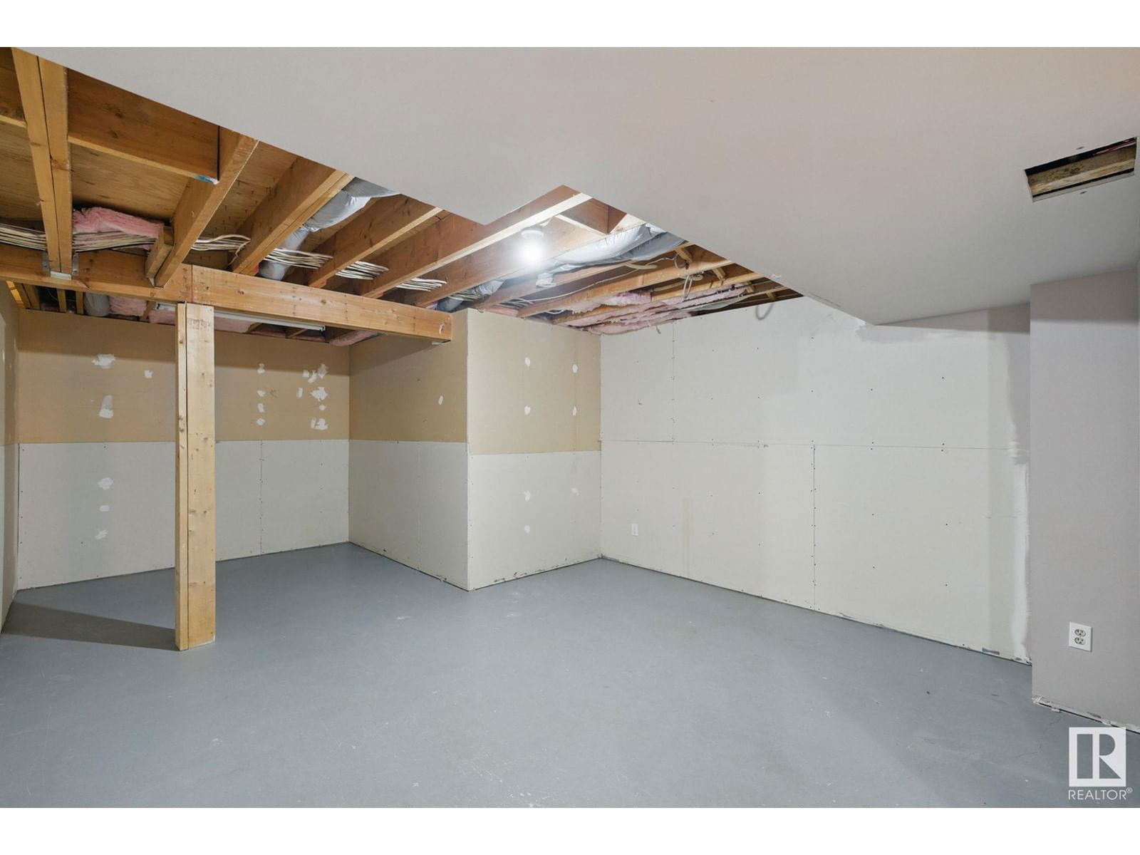 NW - 11019 10 AV Image 41