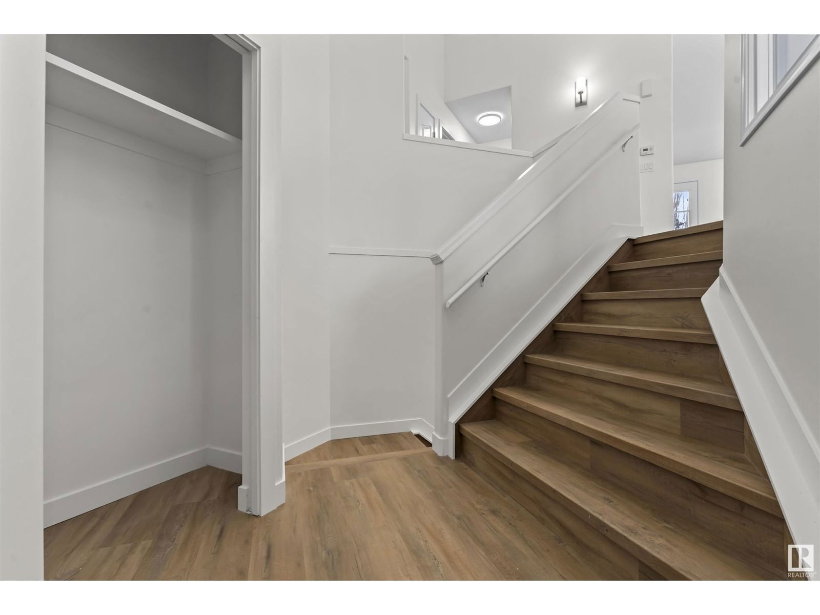 Nw - 2865 41 Ave Edmonton, Alberta