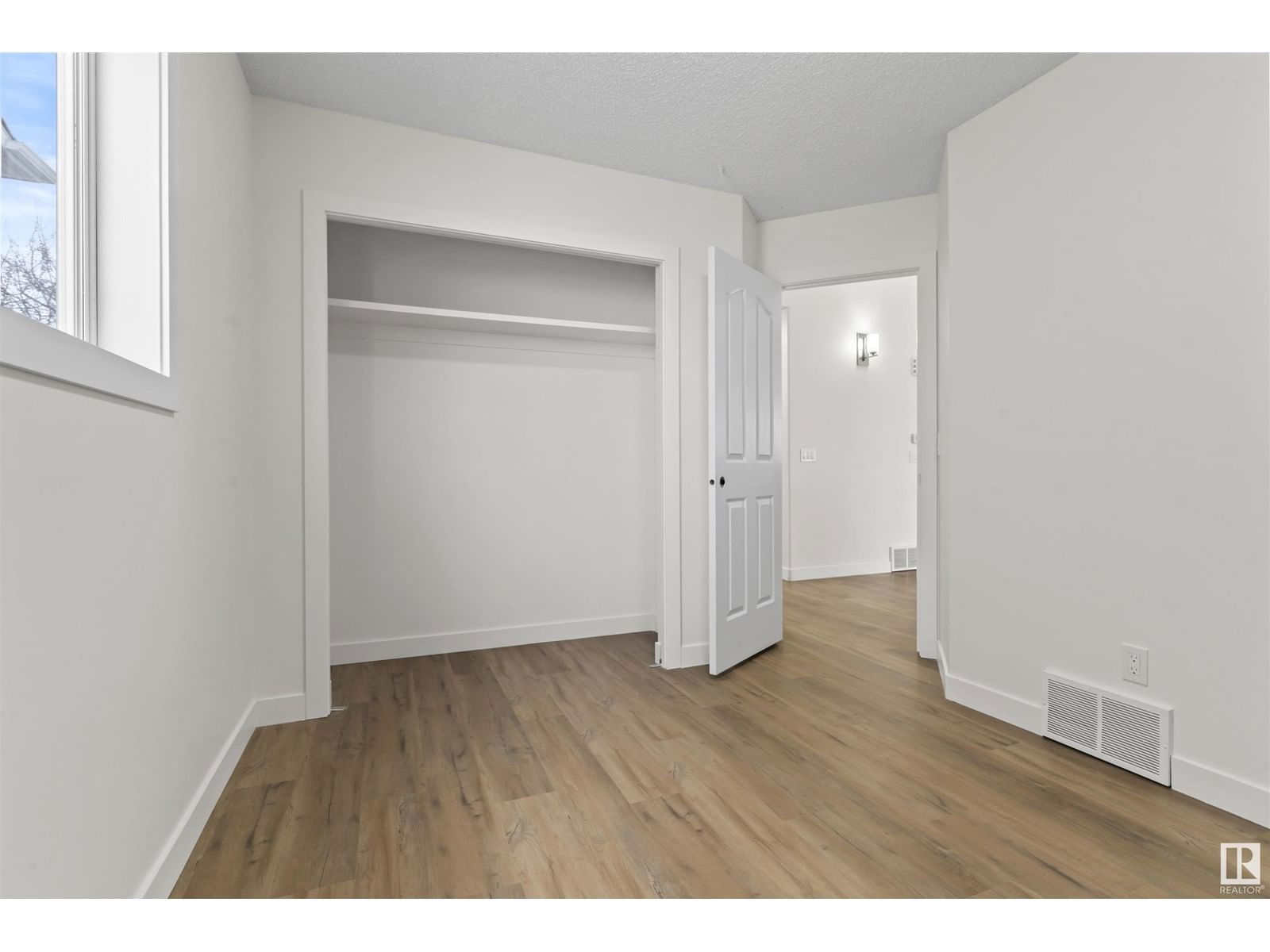Nw - 2865 41 Ave Edmonton, Alberta