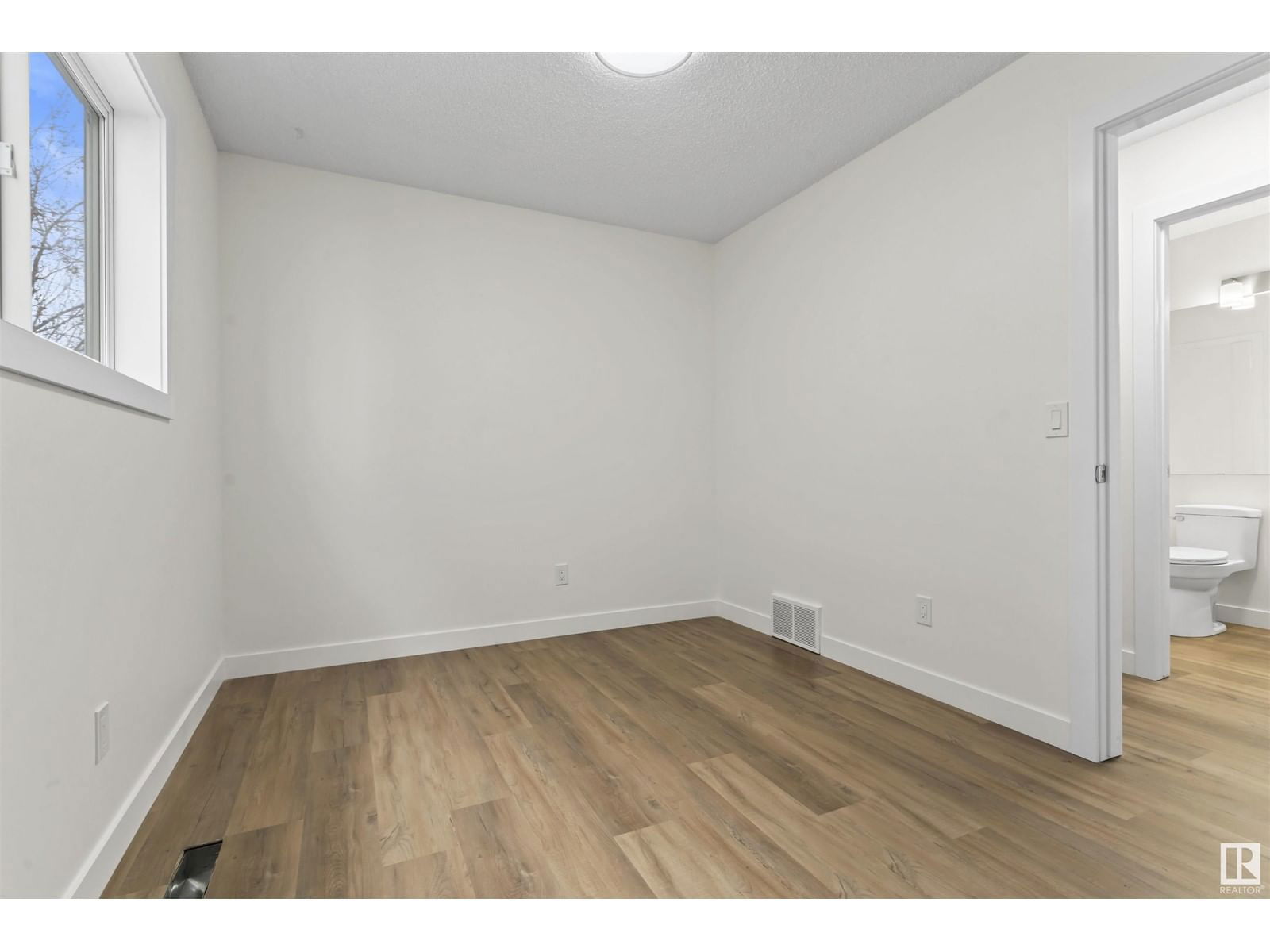 Nw - 2865 41 Ave Edmonton, Alberta