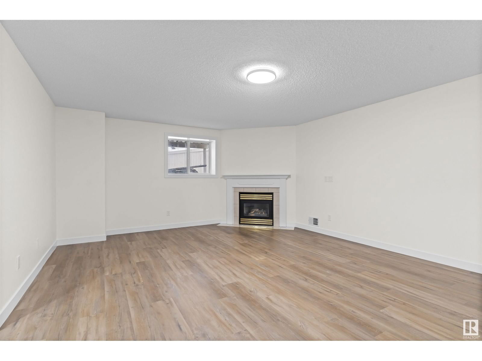 Nw - 2865 41 Ave Edmonton, Alberta