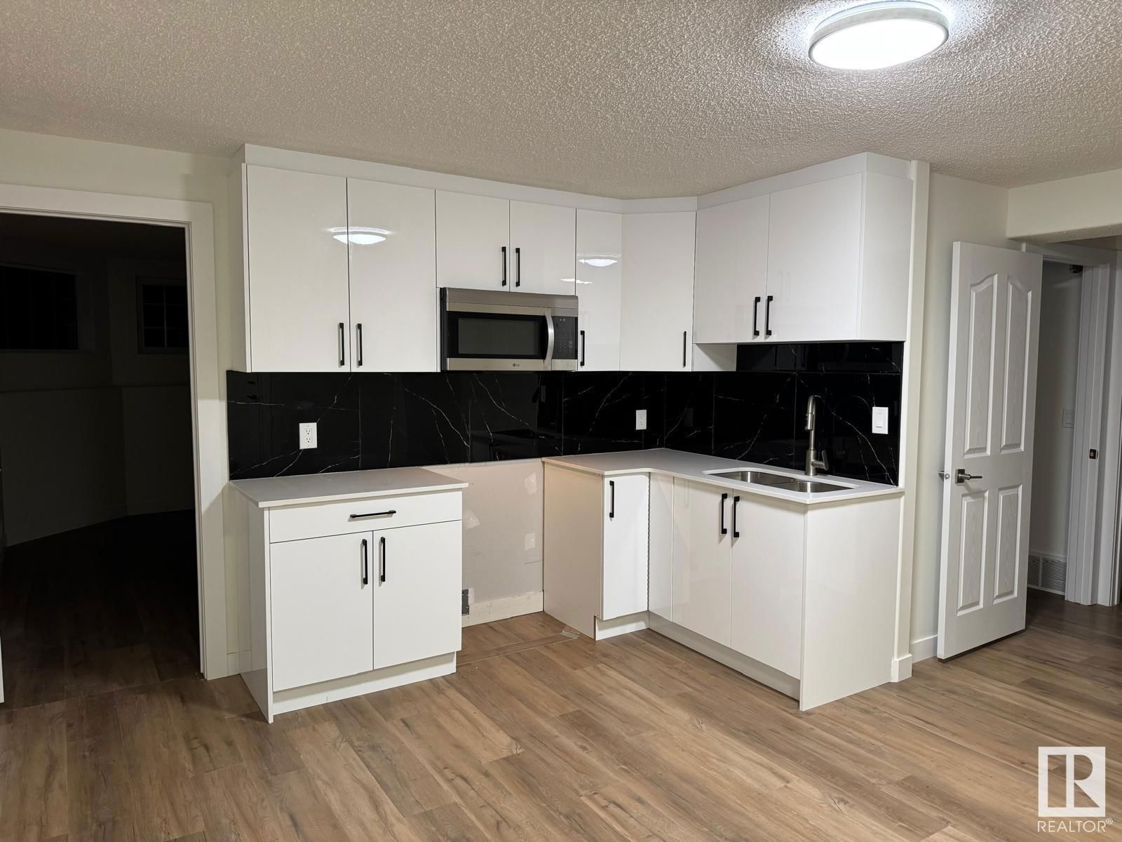 Nw - 2865 41 Ave Edmonton, Alberta