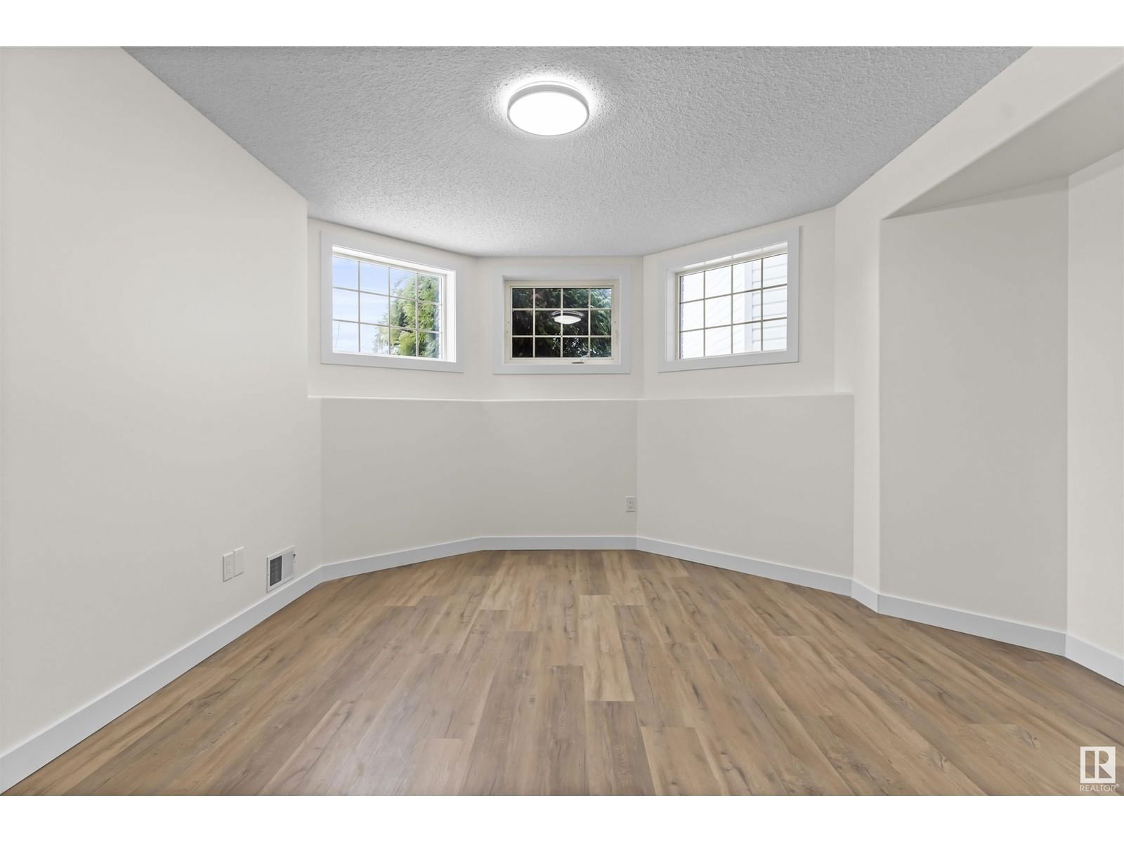 Nw - 2865 41 Ave Edmonton, Alberta