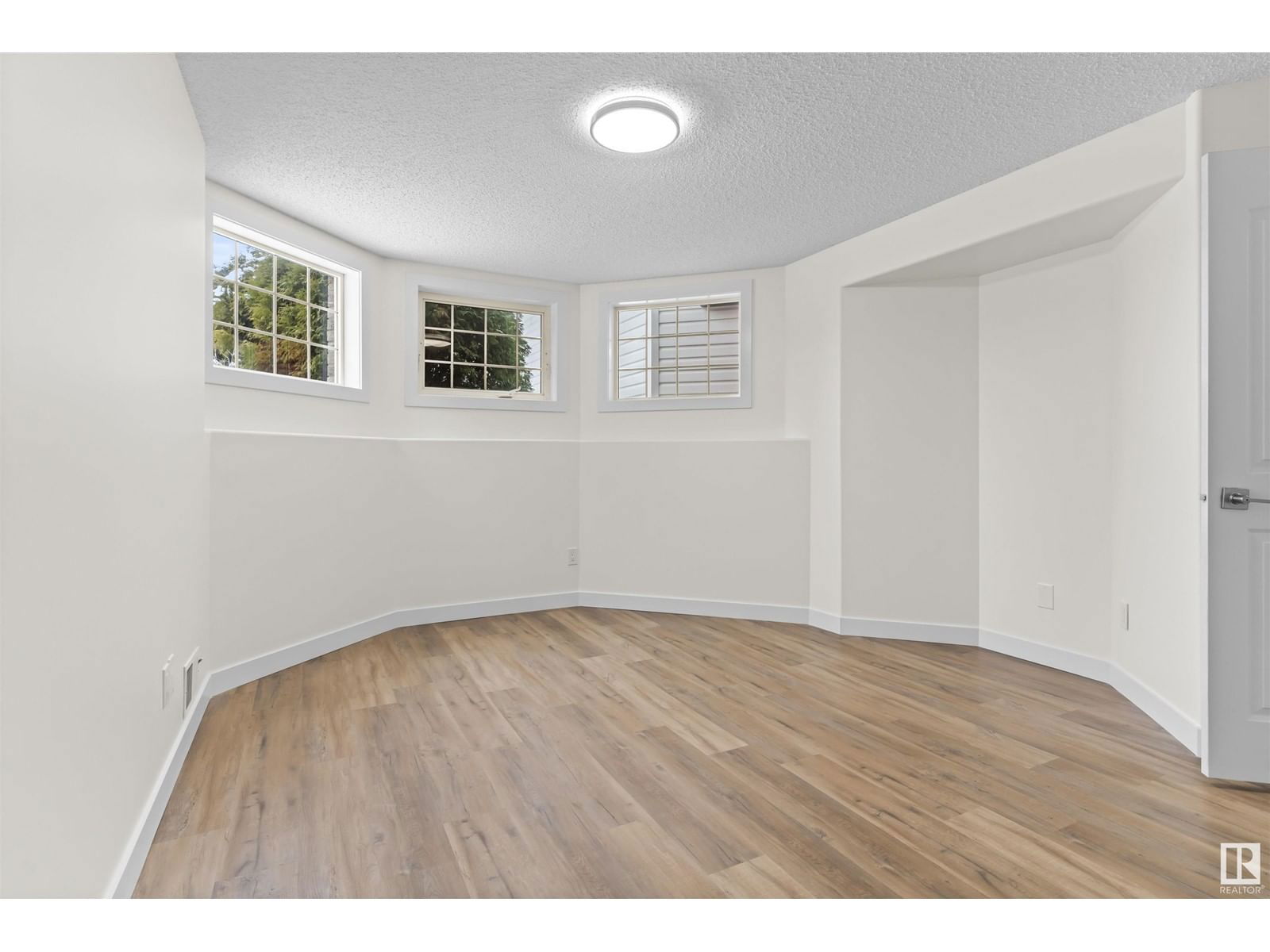 Nw - 2865 41 Ave Edmonton, Alberta