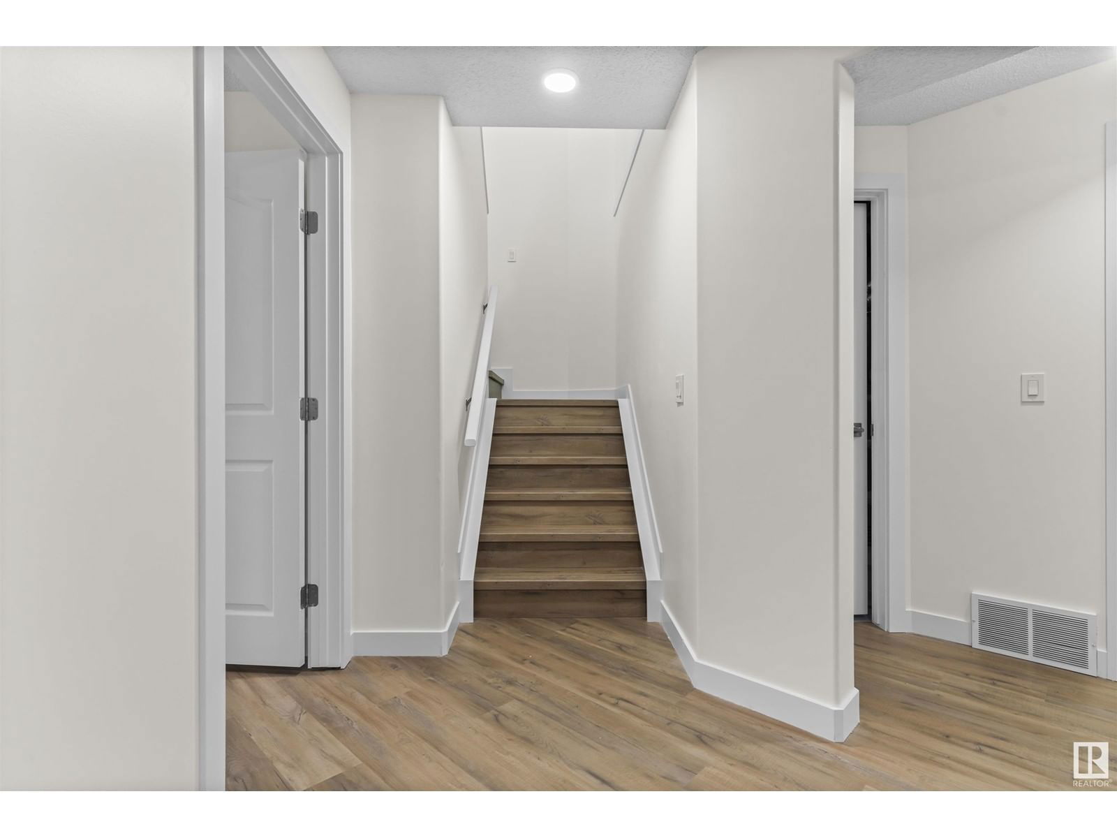 Nw - 2865 41 Ave Edmonton, Alberta