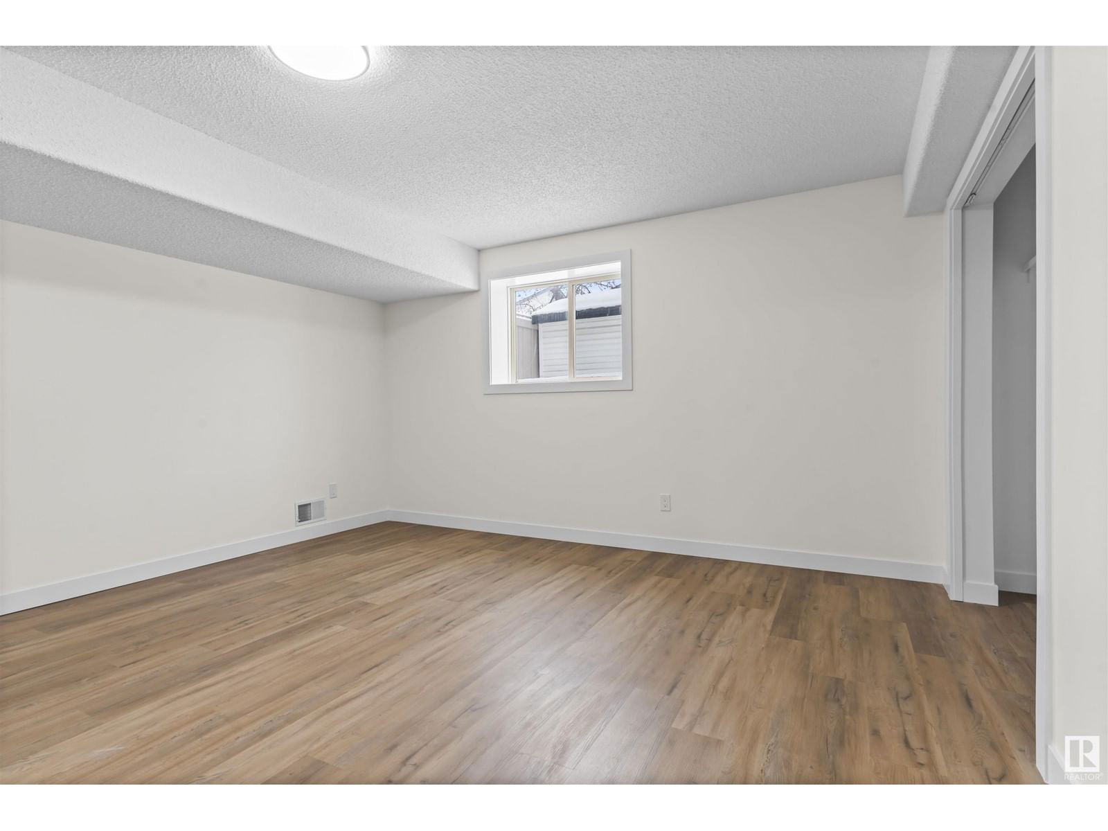 Nw - 2865 41 Ave Edmonton, Alberta