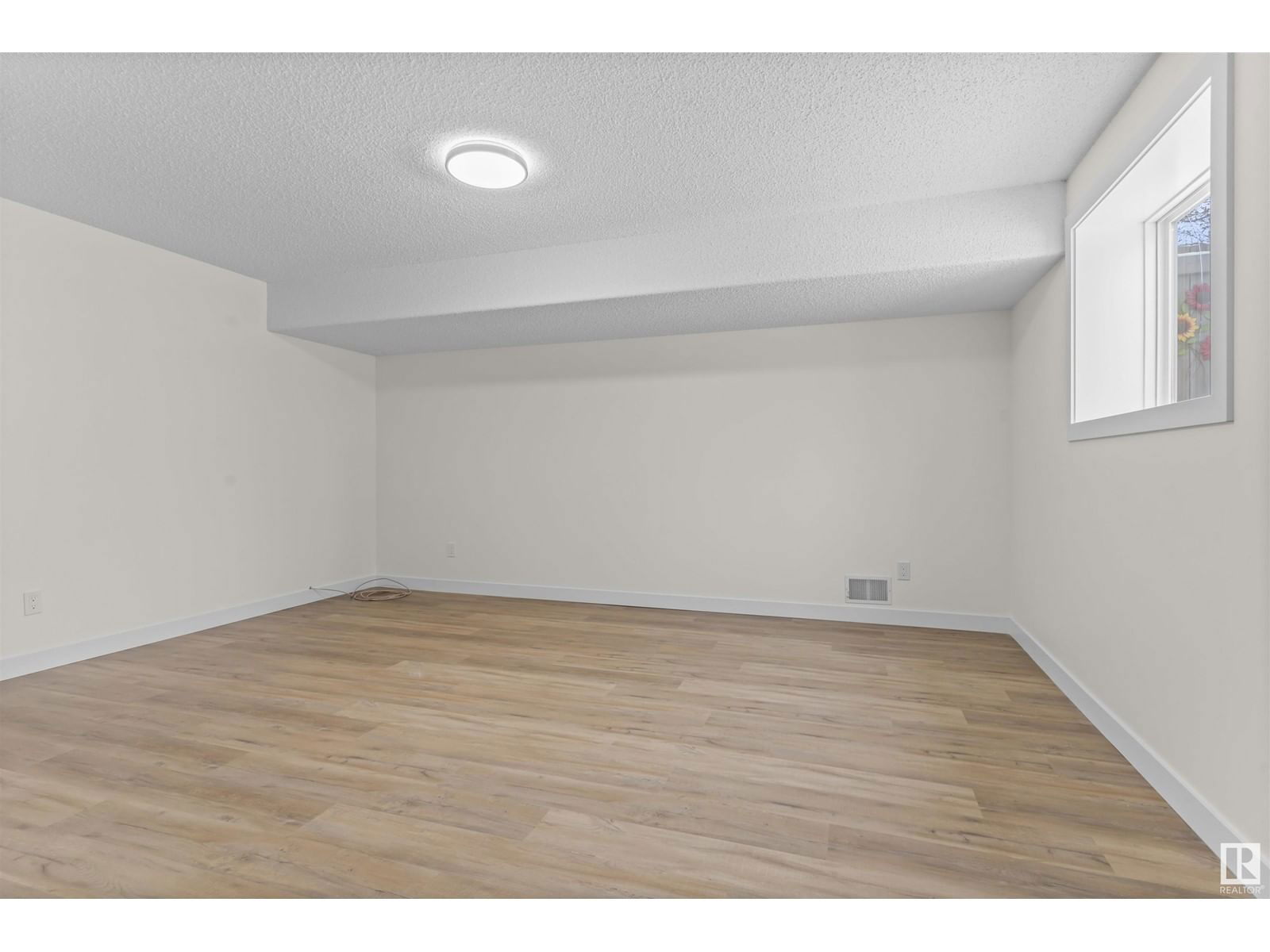 Nw - 2865 41 Ave Edmonton, Alberta