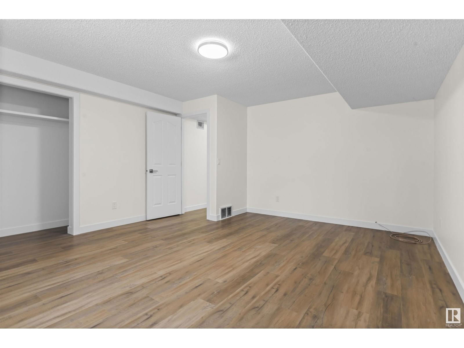 Nw - 2865 41 Ave Edmonton, Alberta