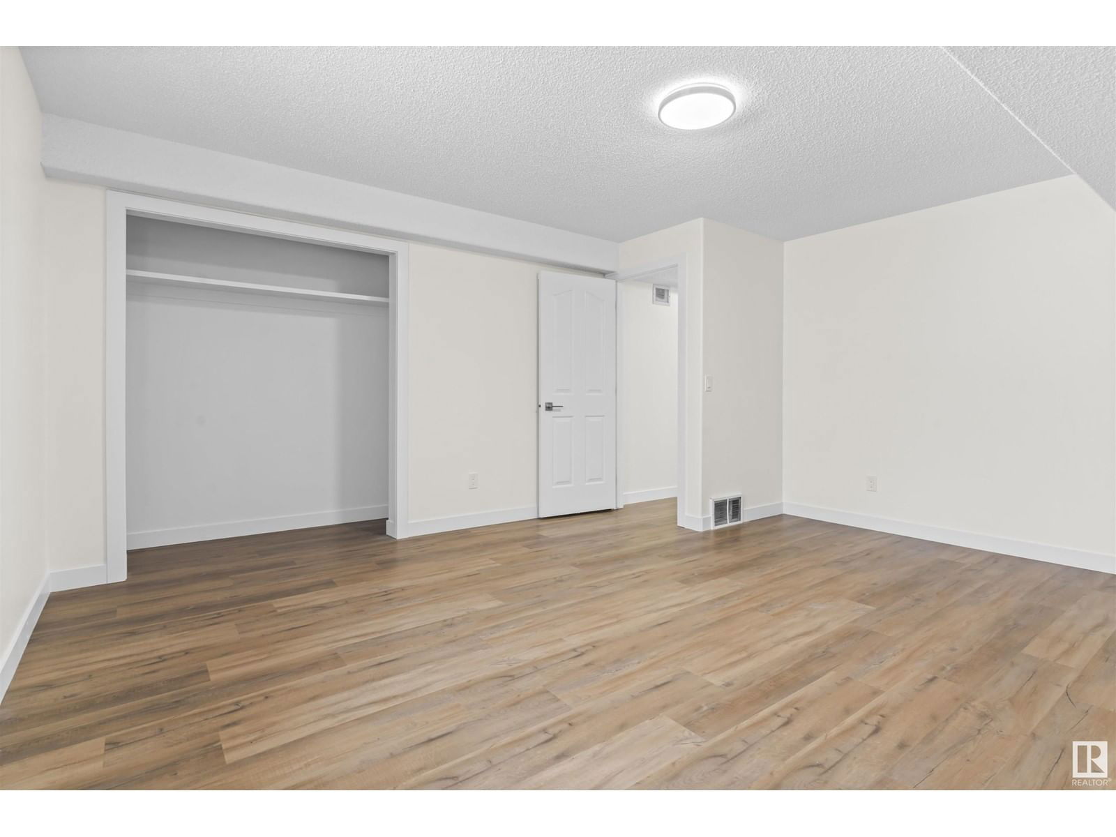 Nw - 2865 41 Ave Edmonton, Alberta