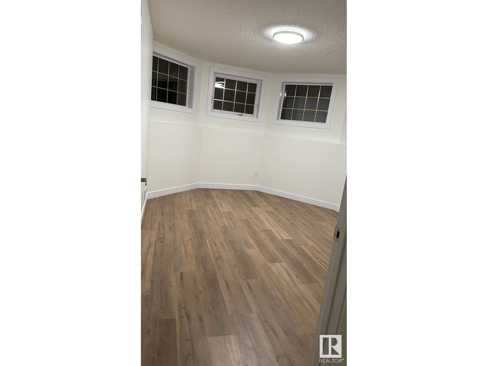 Nw - 2865 41 Ave Edmonton, Alberta